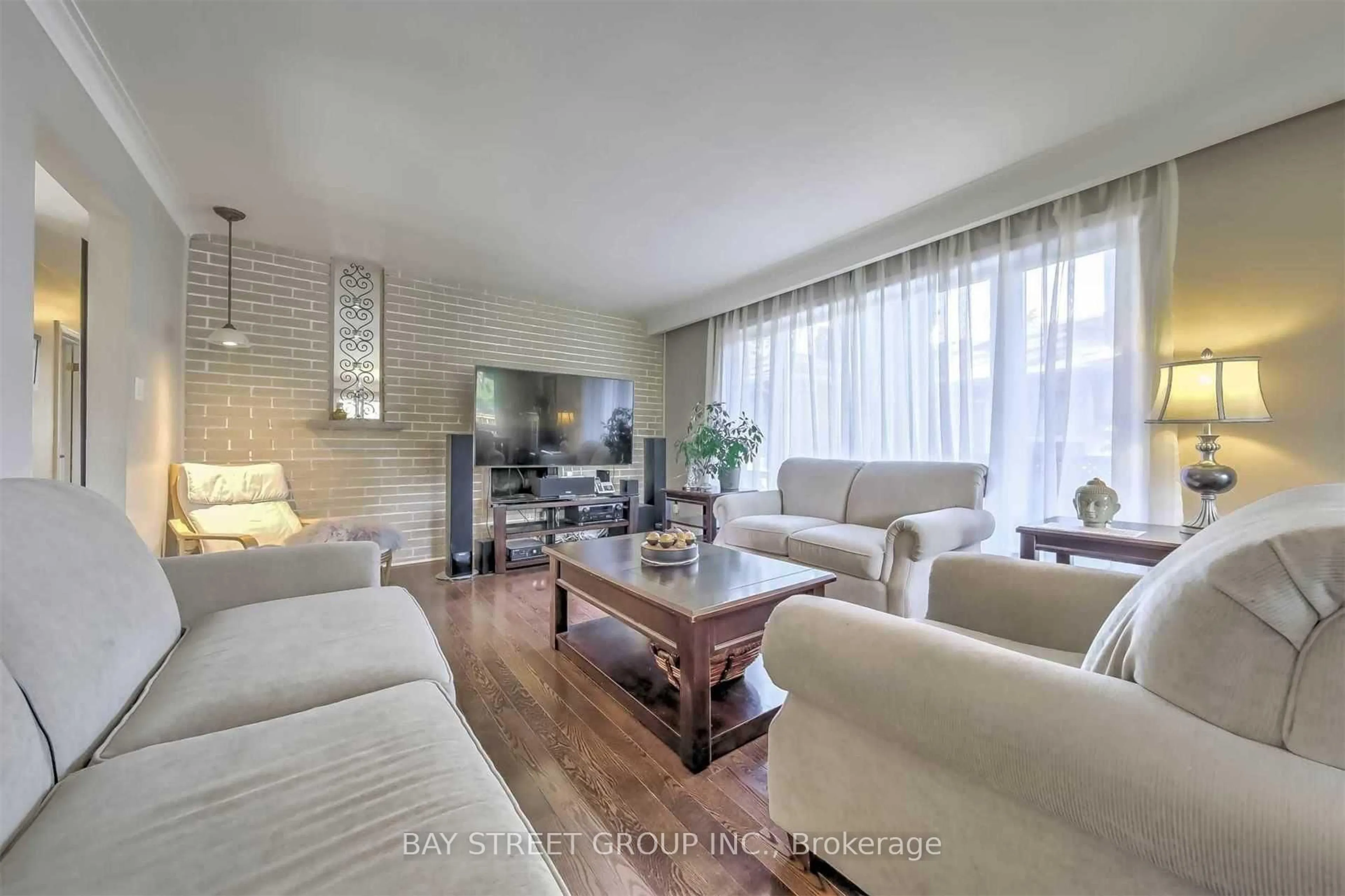 Living room with furniture, wood/laminate floor for 33 Heathview Ave, Toronto Ontario M2K 2C2