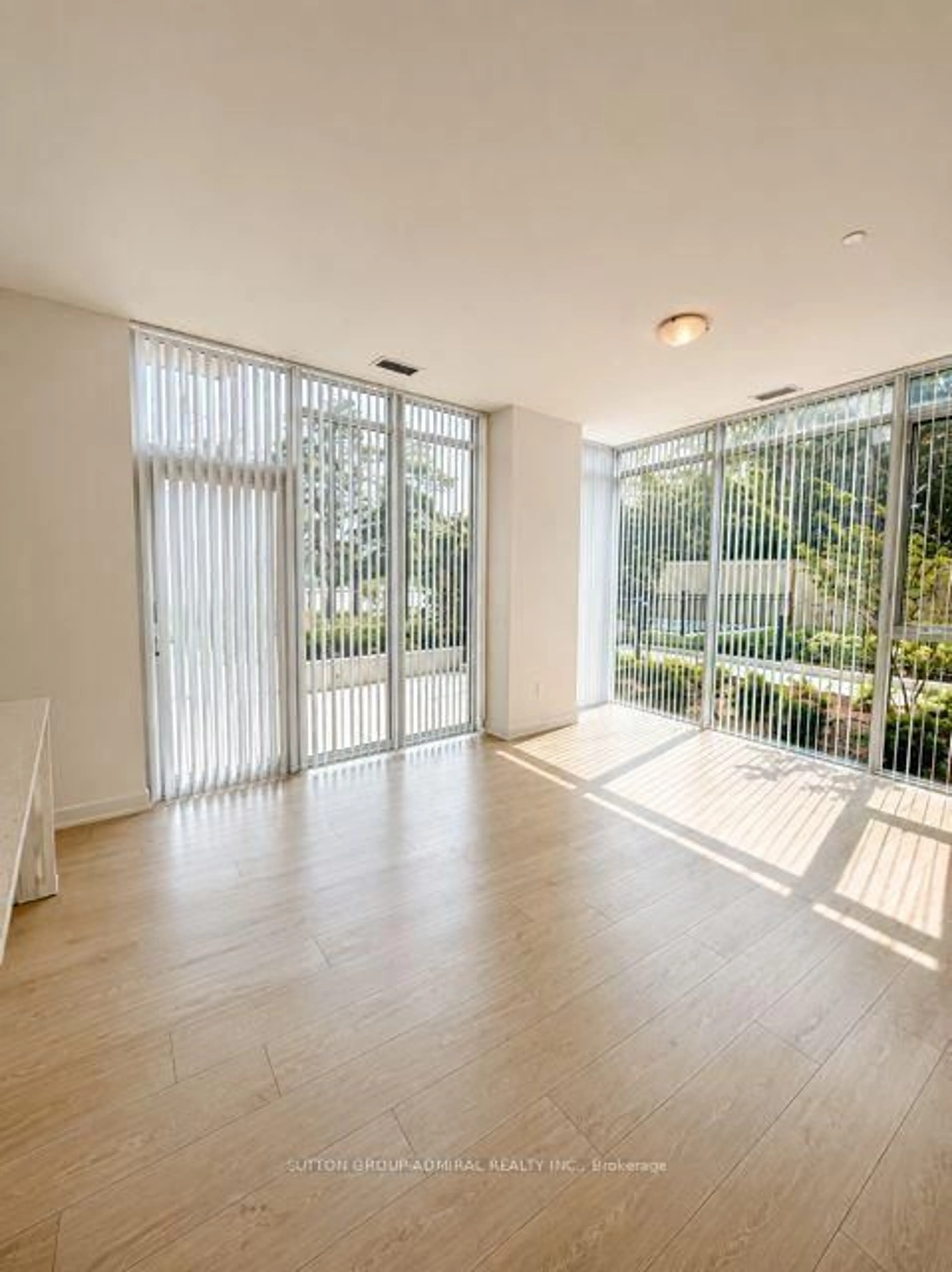 Indoor foyer for 5858 Yonge St #TH10, Toronto Ontario M2M 0C6