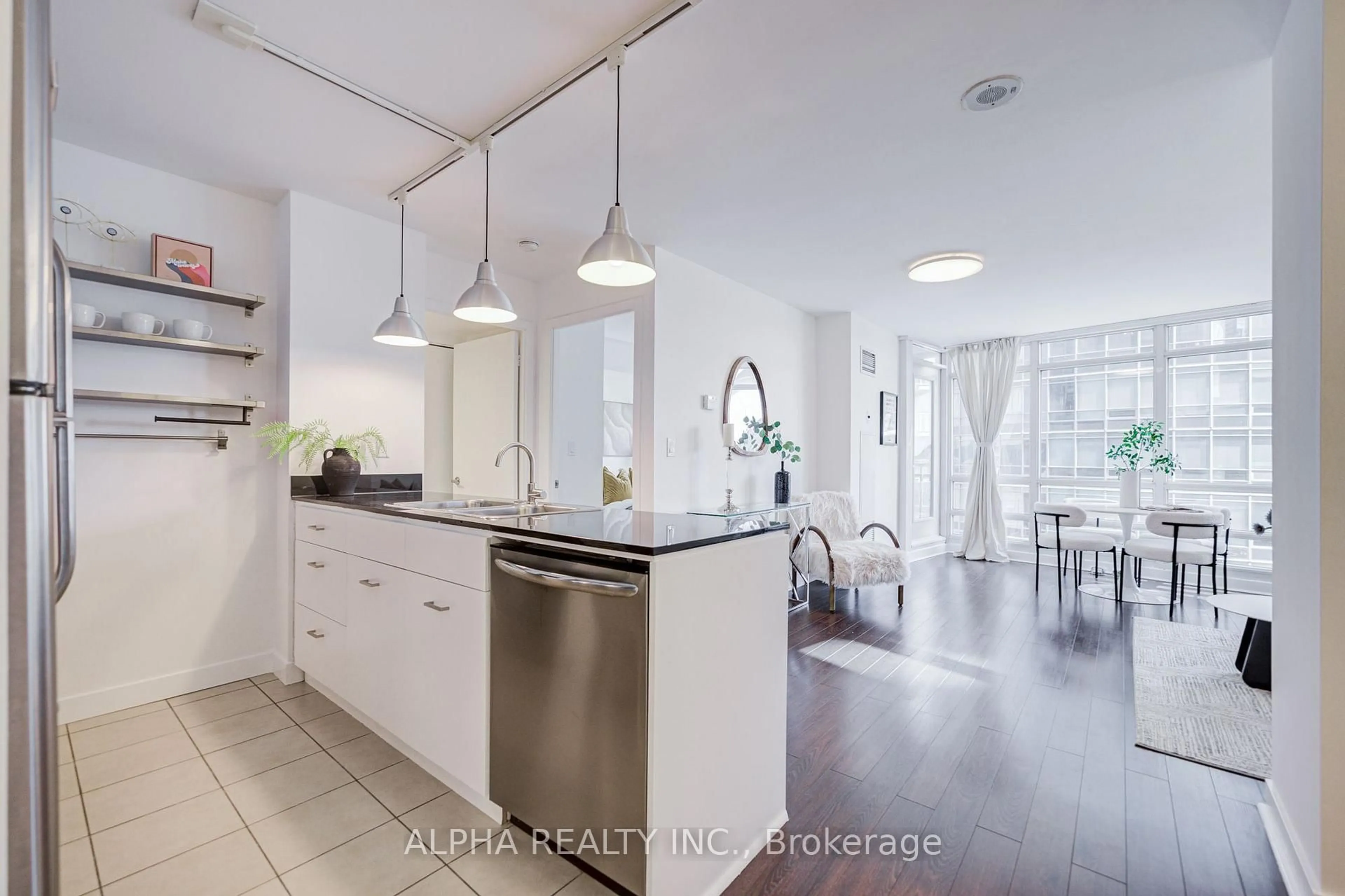 Open concept kitchen, ceramic/tile floor for 381 Front St #1507, Toronto Ontario M5V 3R8
