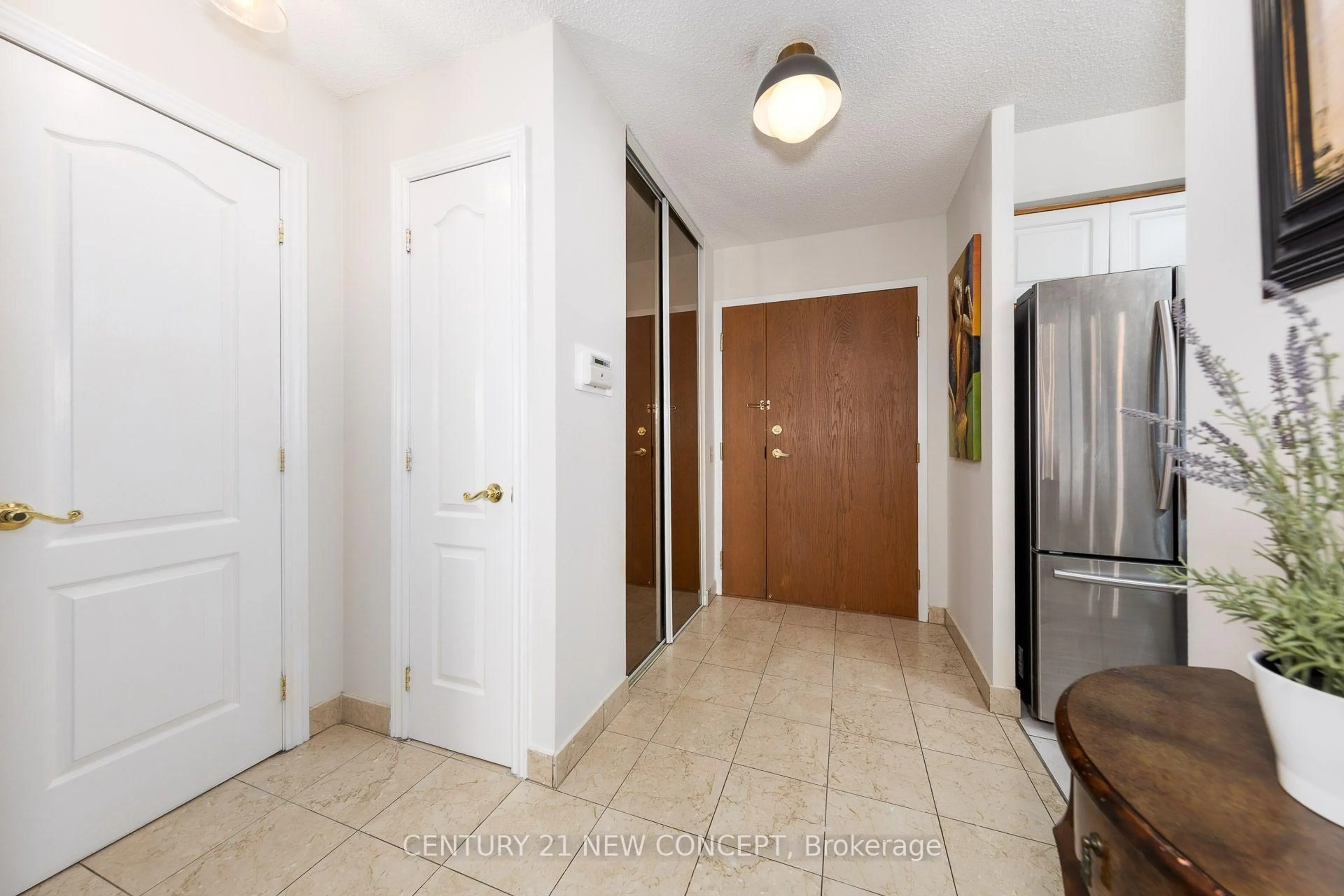 Indoor entryway for 100 Upper Madison Ave #2601, Toronto Ontario M2N 6M4