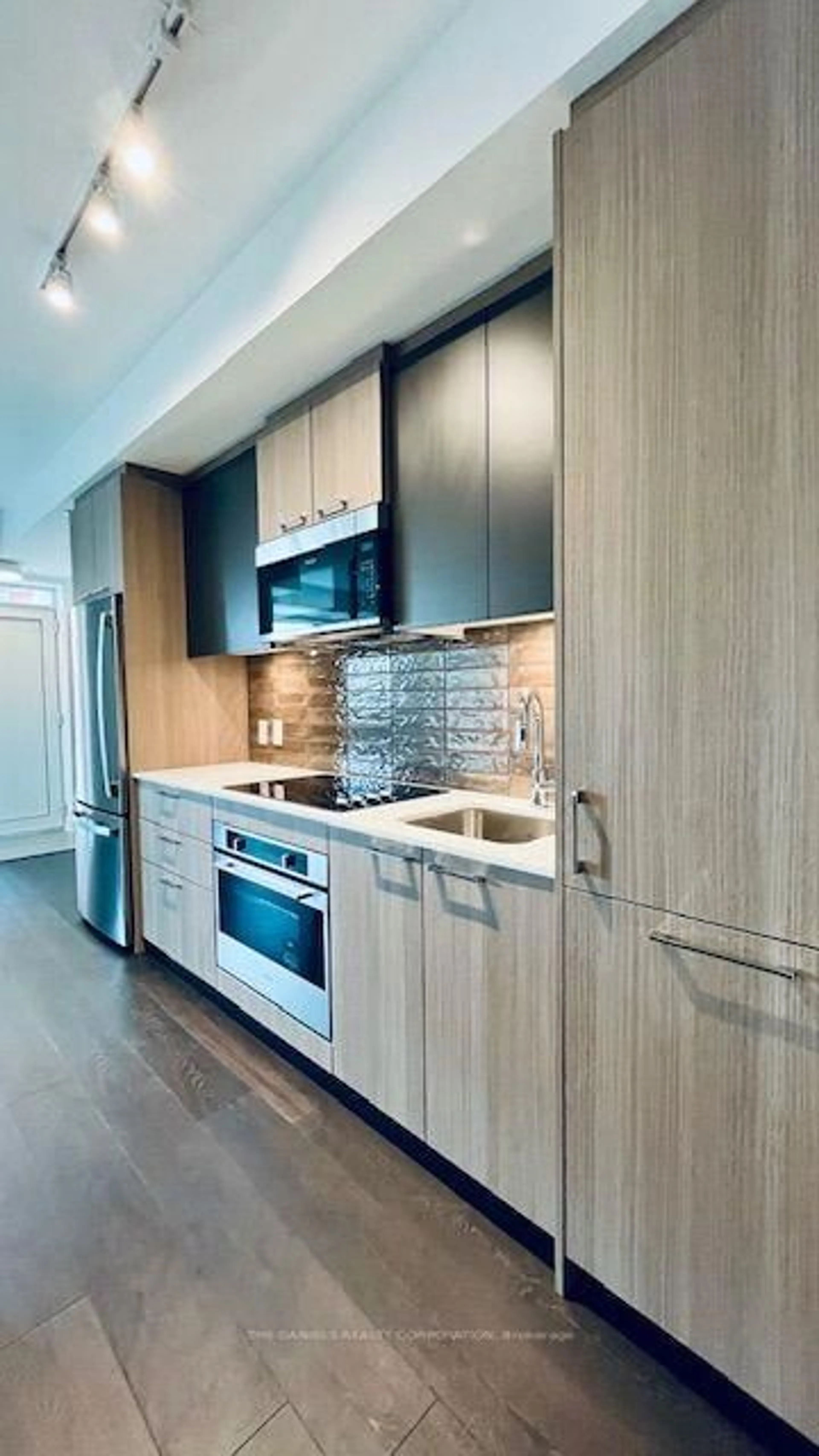 Contemporary kitchen, wood/laminate floor for 10 Oak St #107, Toronto Ontario M5A 0Z1