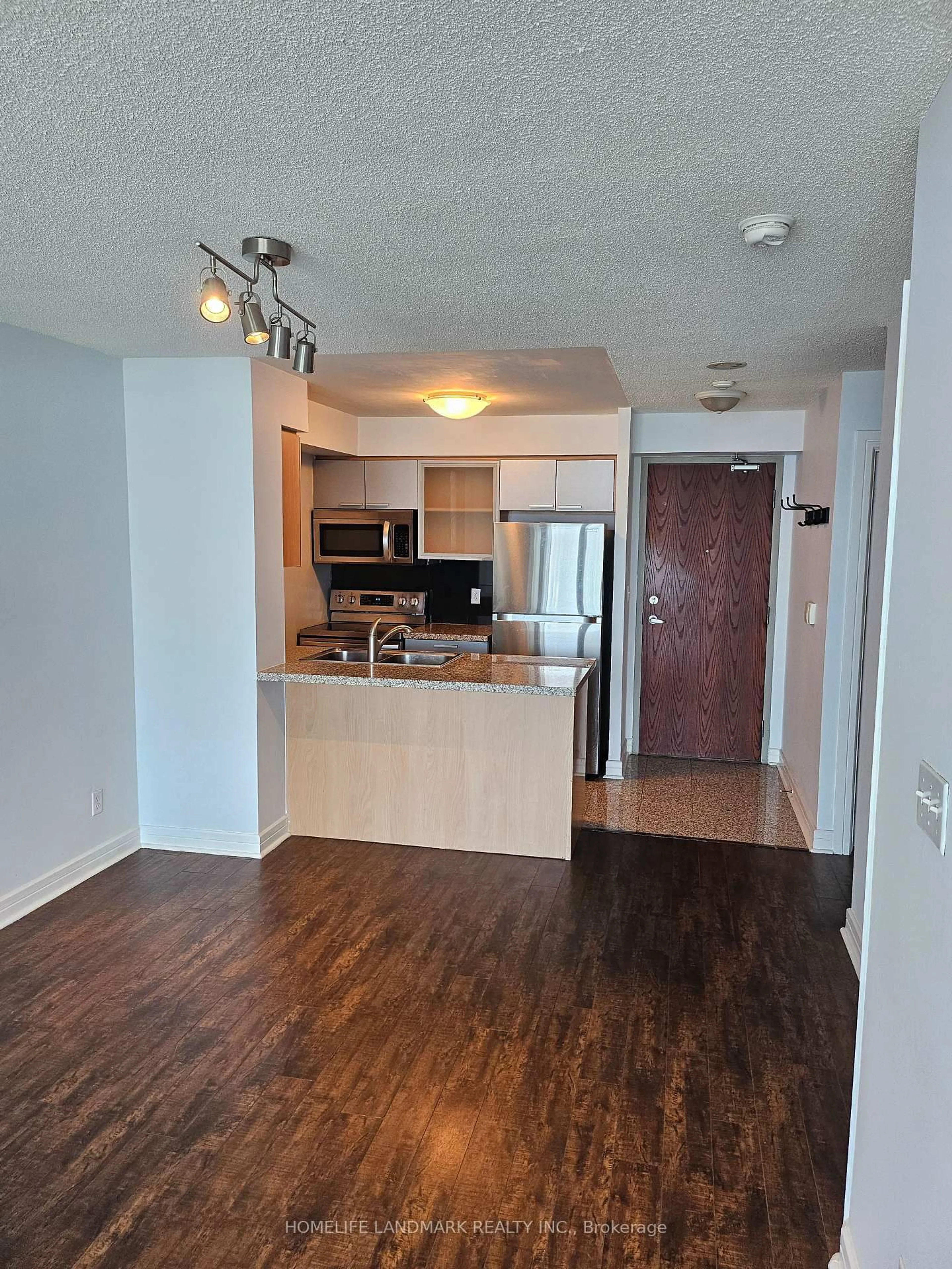 Standard kitchen, wood/laminate floor for 18 Harrison Garden Blvd #2606, Toronto Ontario M2N 7J7