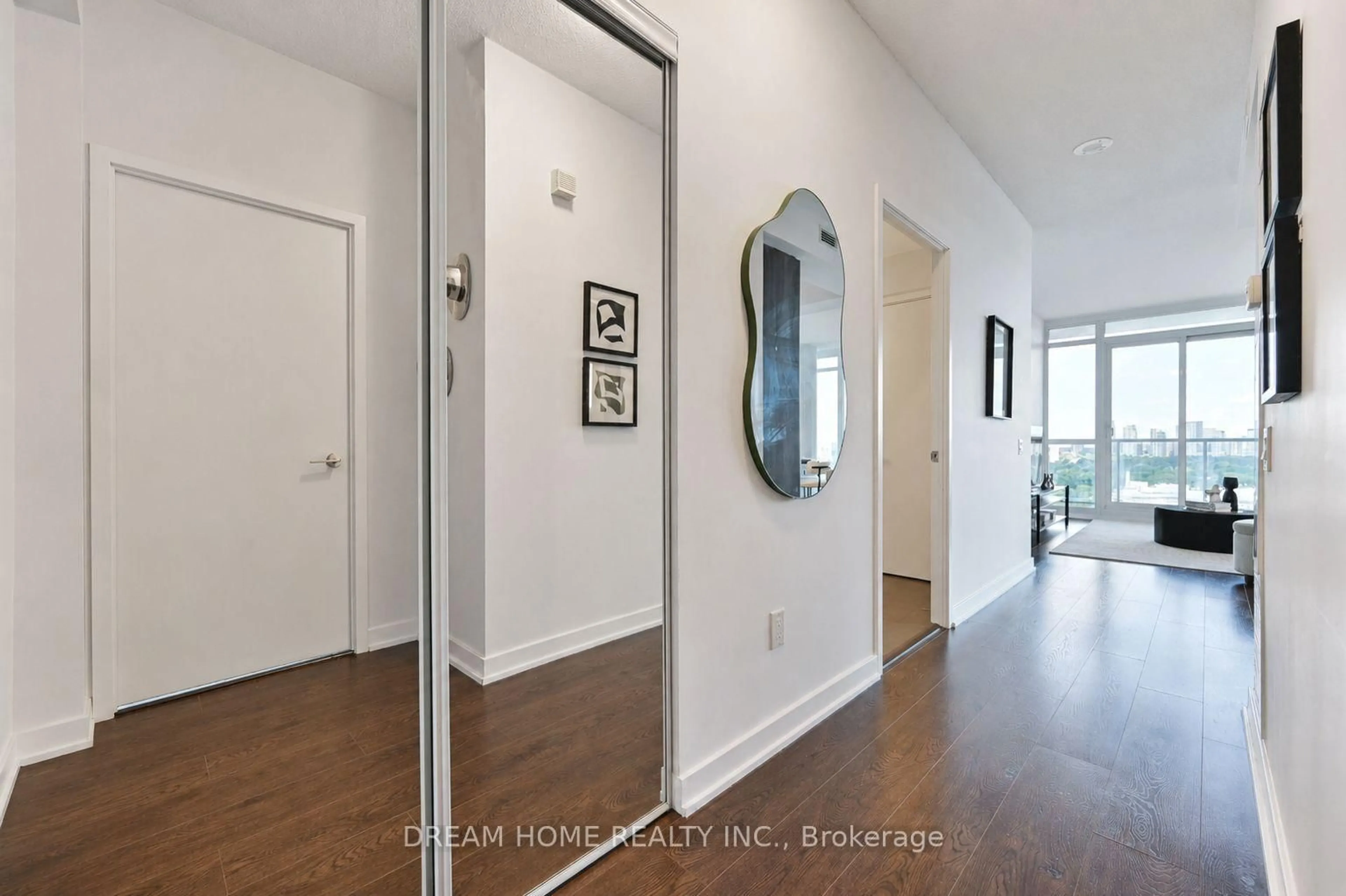 Indoor entryway for 121 Mcmahon Dr #2608, Toronto Ontario M2K 0C1