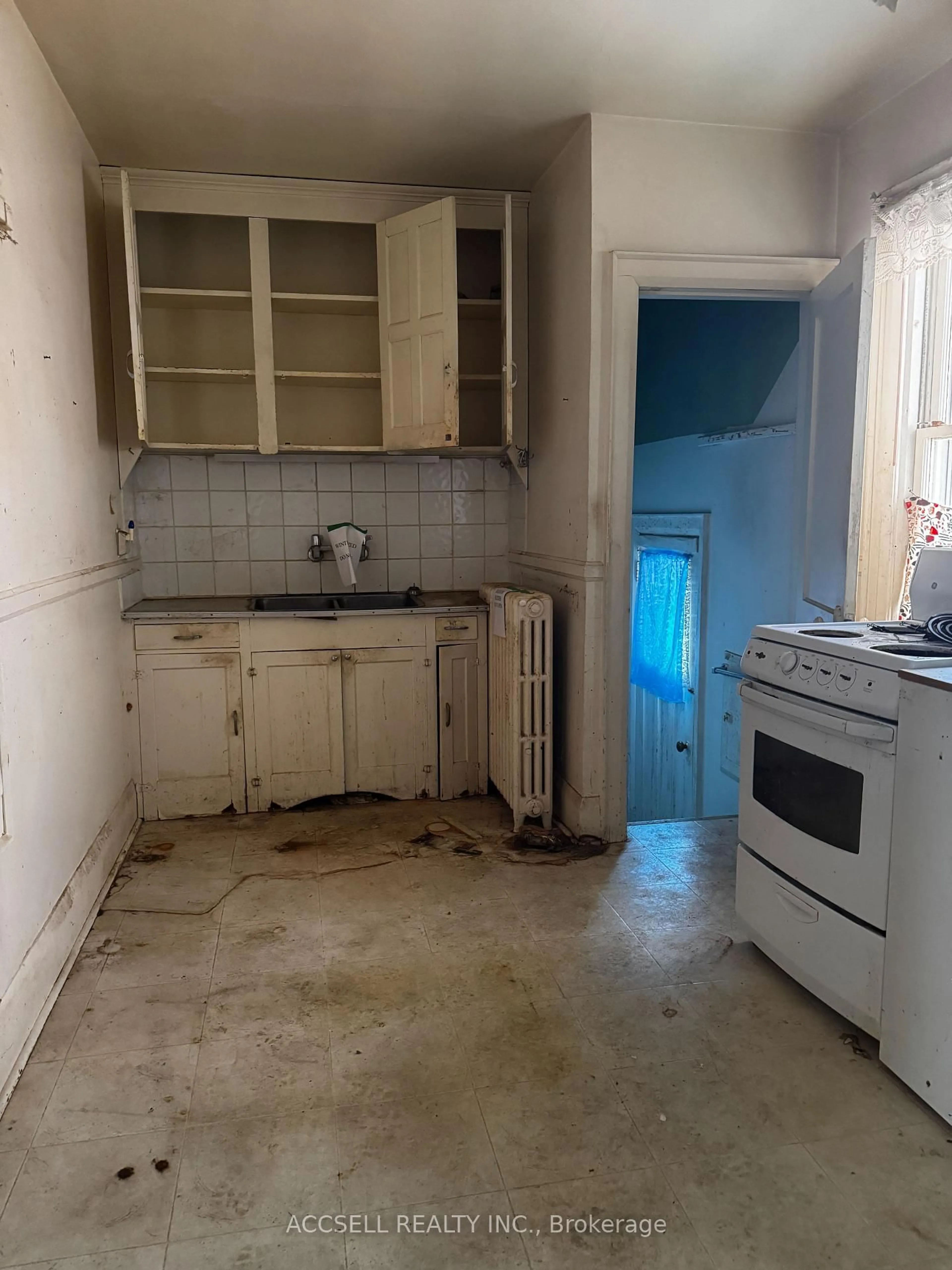 Unknown for 350 Belsize Dr, Toronto Ontario M4S 1N1