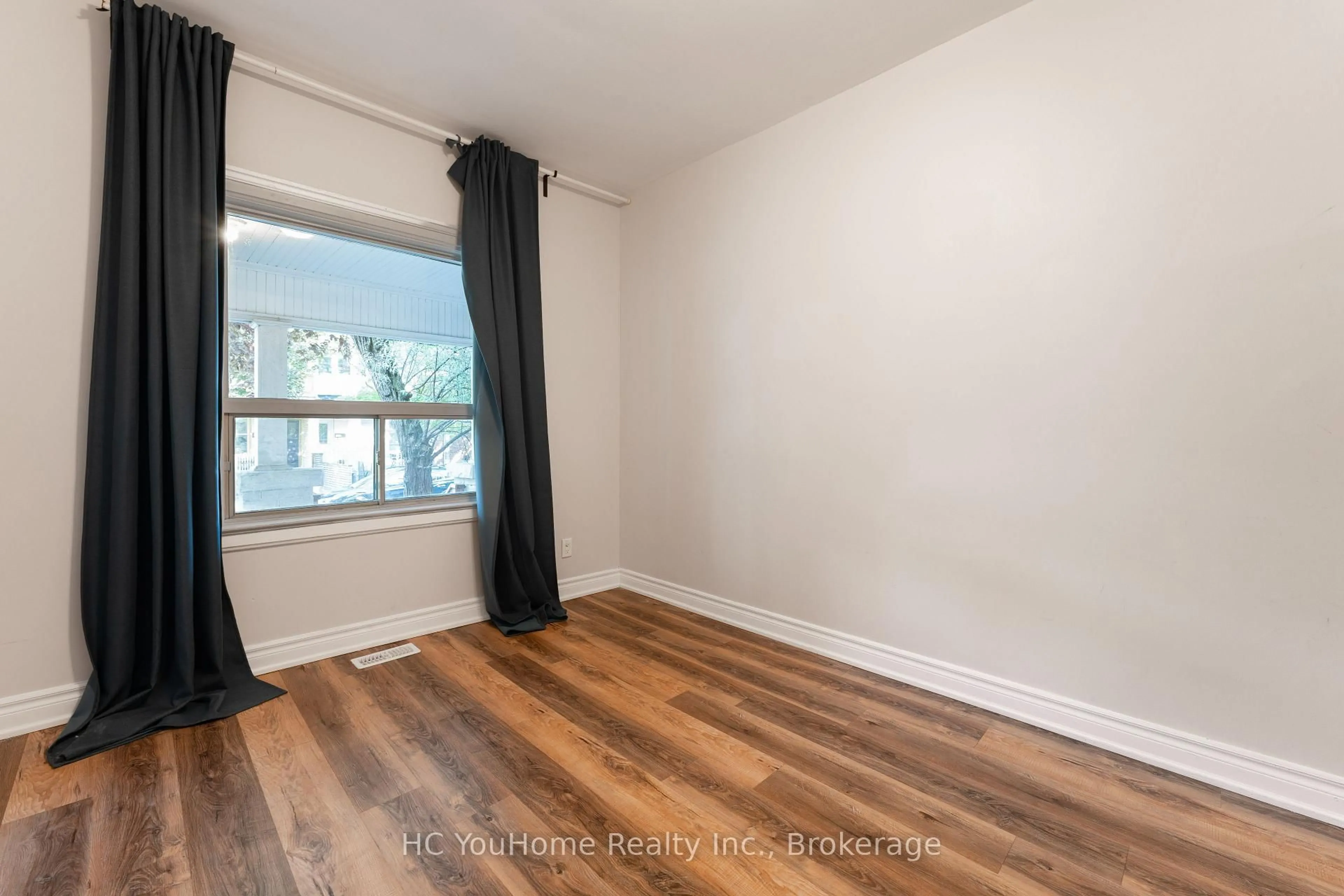 A pic of a room for 190 Major St, Toronto Ontario M5S 2L3
