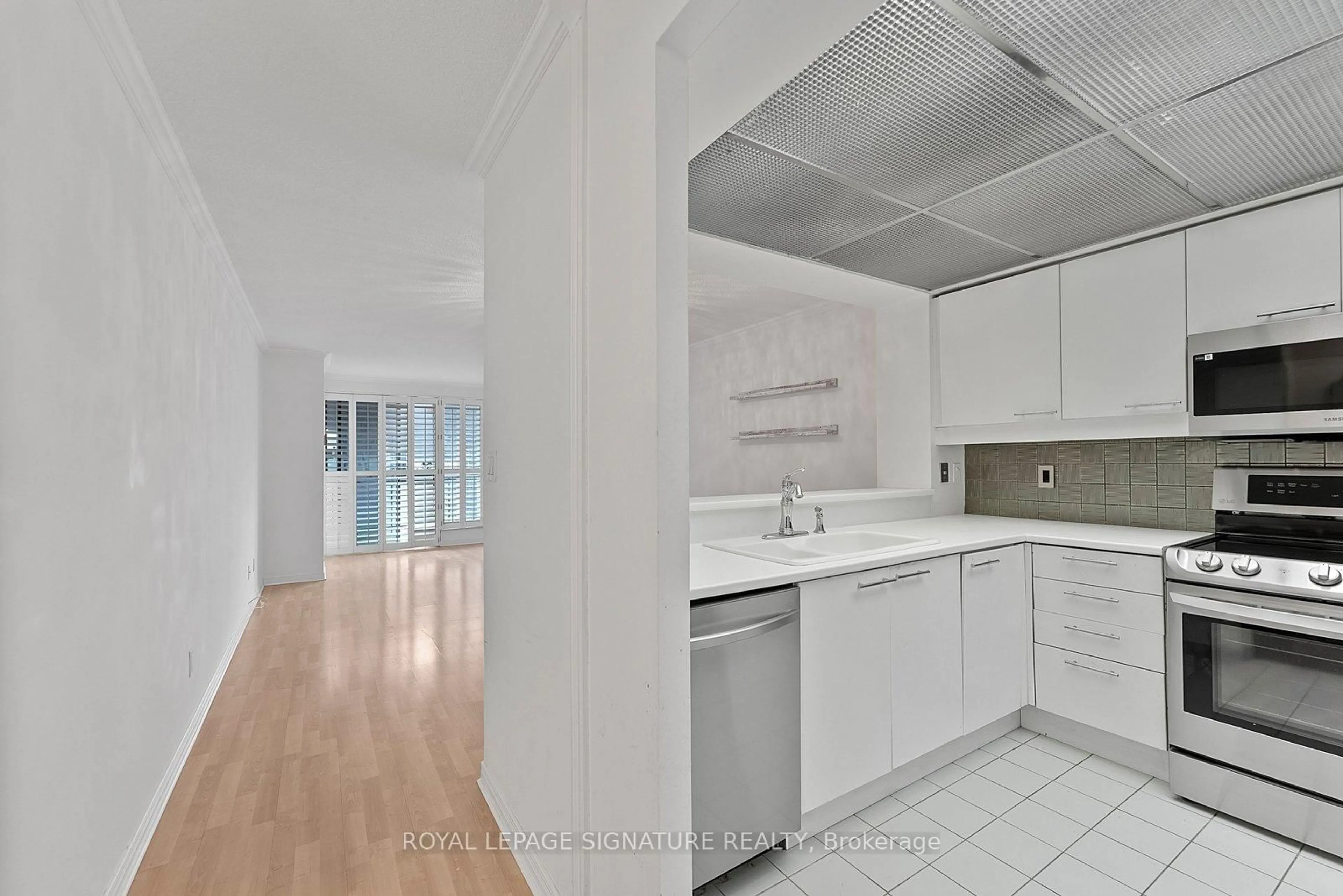 Unknown for 18 Hollywood Ave #206, Toronto Ontario M2N 6P5