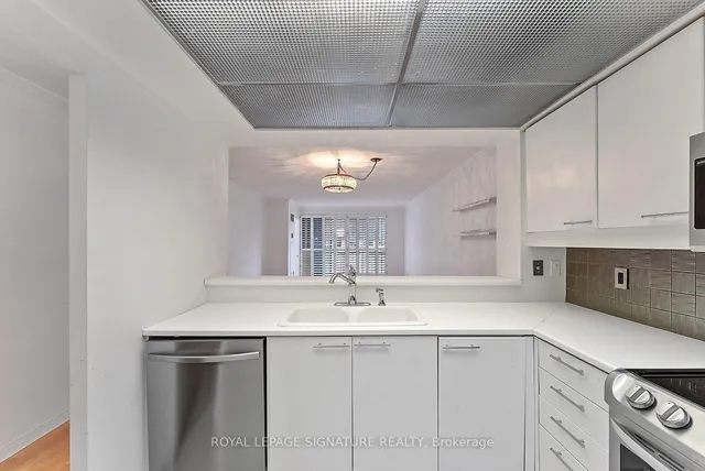 18 Hollywood Ave #206, Toronto 5