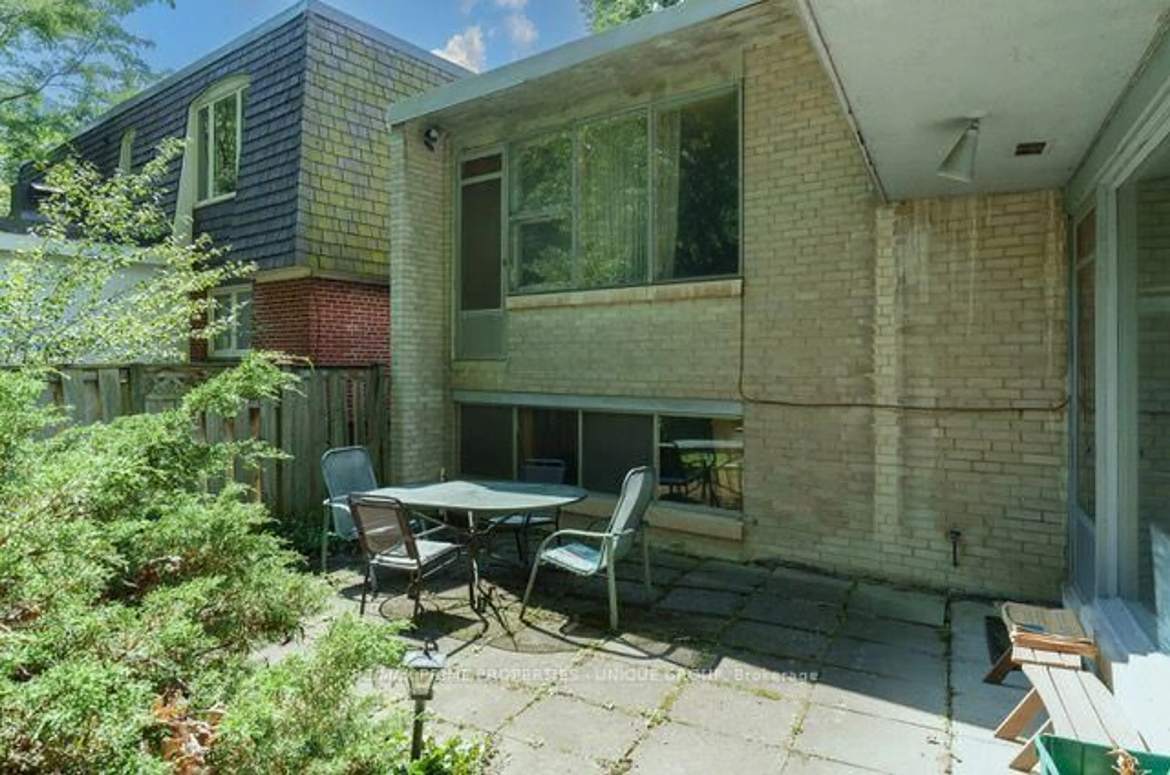 Patio, street for 105 Park Rd, Toronto Ontario M4W 2N8