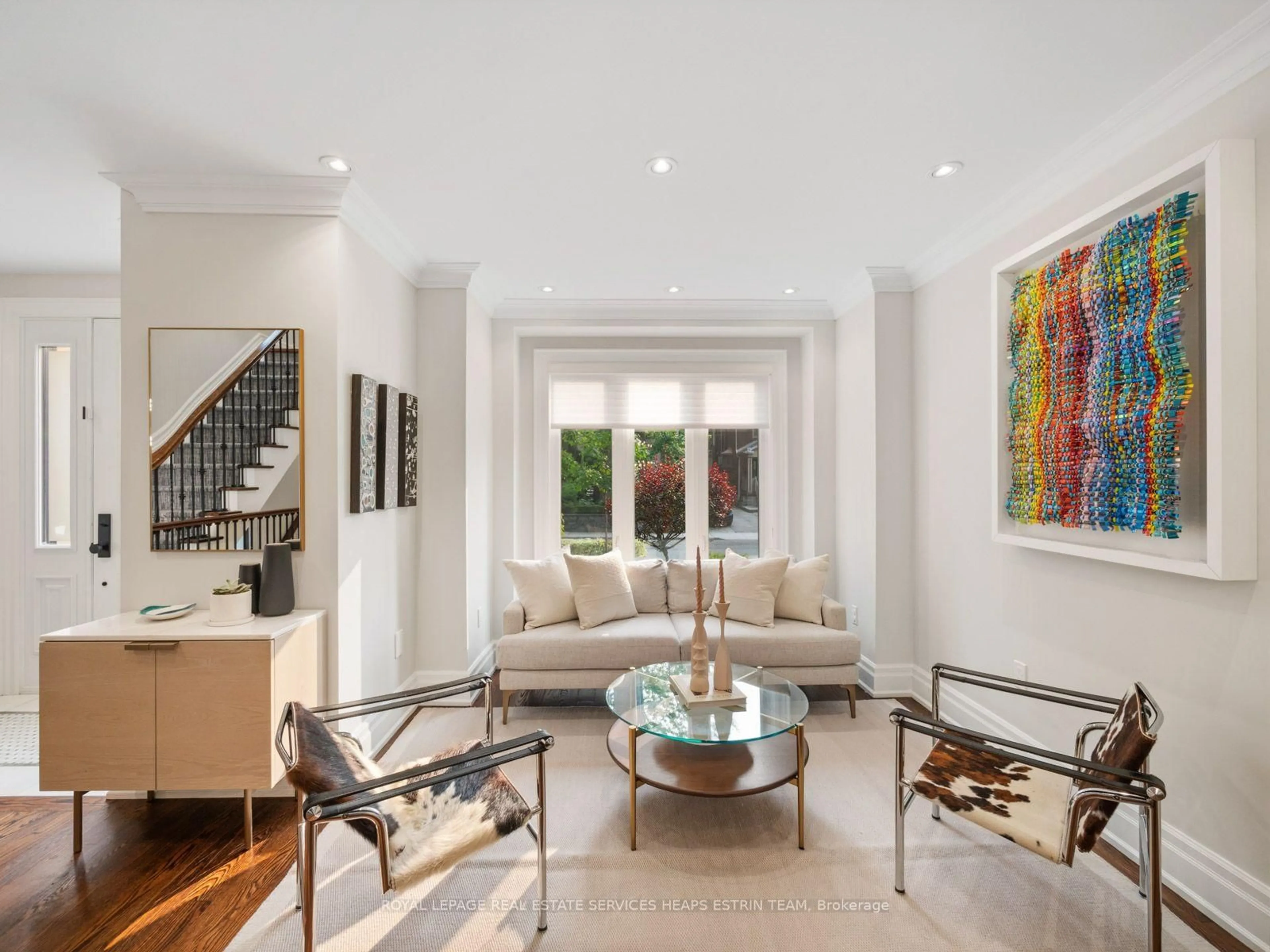 Living room with furniture, unknown for 29 Maxwell Ave, Toronto Ontario M5P 2B4