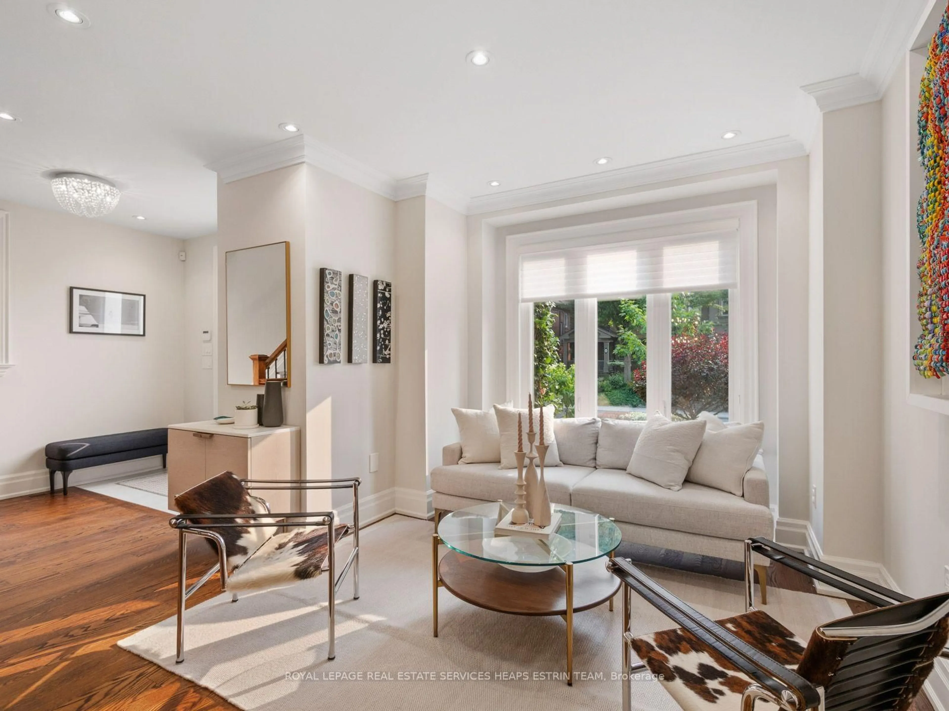 Living room with furniture, unknown for 29 Maxwell Ave, Toronto Ontario M5P 2B4