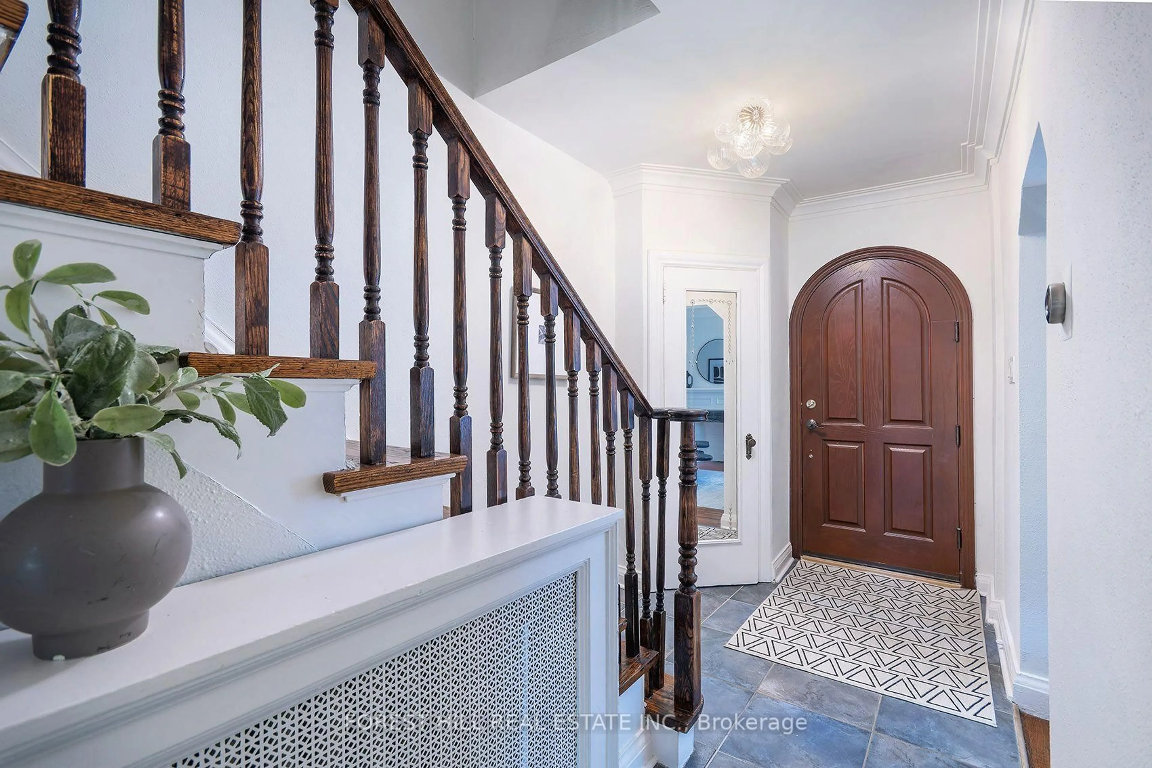 Indoor entryway for 17 Fairleigh Cres, Toronto Ontario M6C 3R7