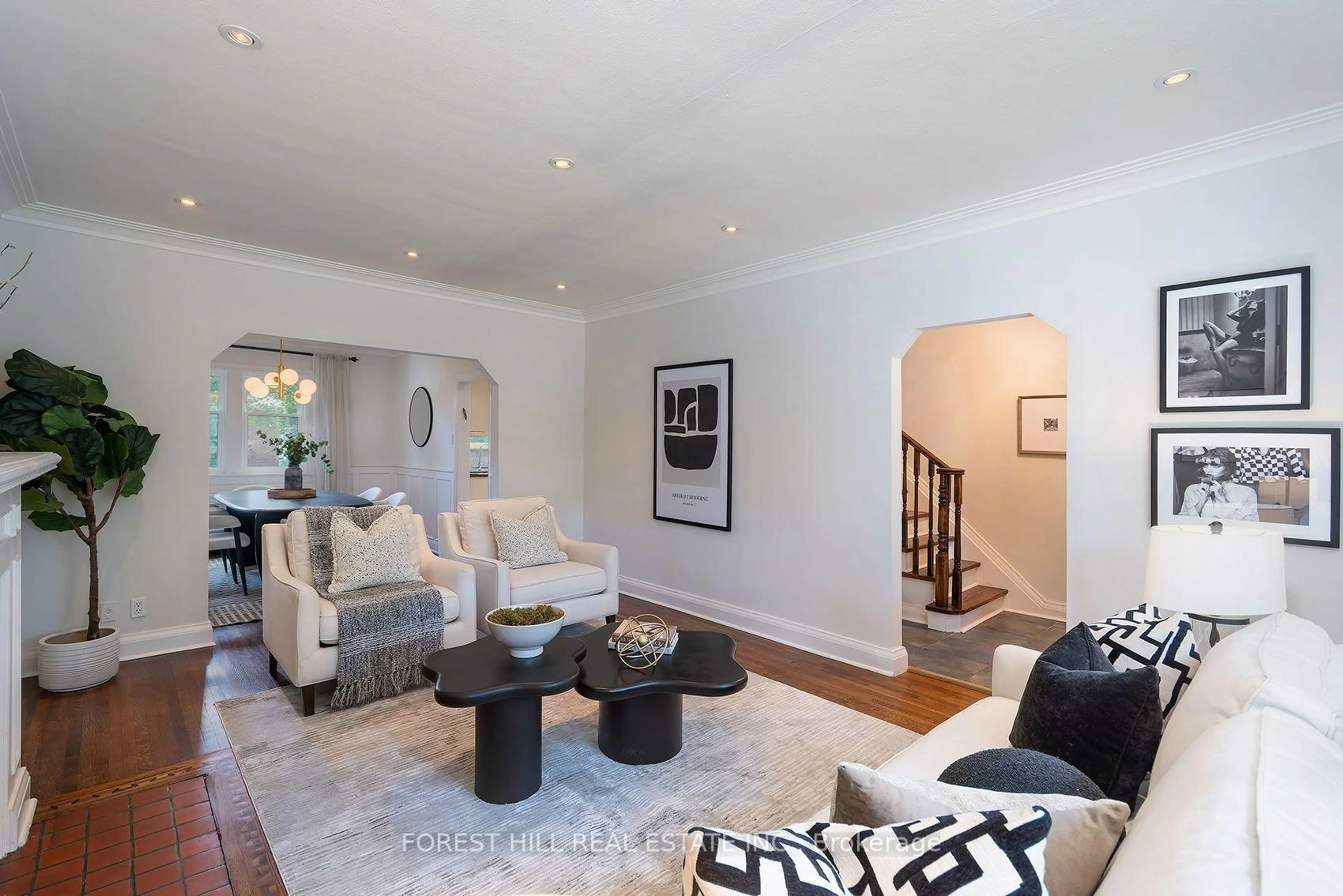 Living room with furniture, unknown for 17 Fairleigh Cres, Toronto Ontario M6C 3R7