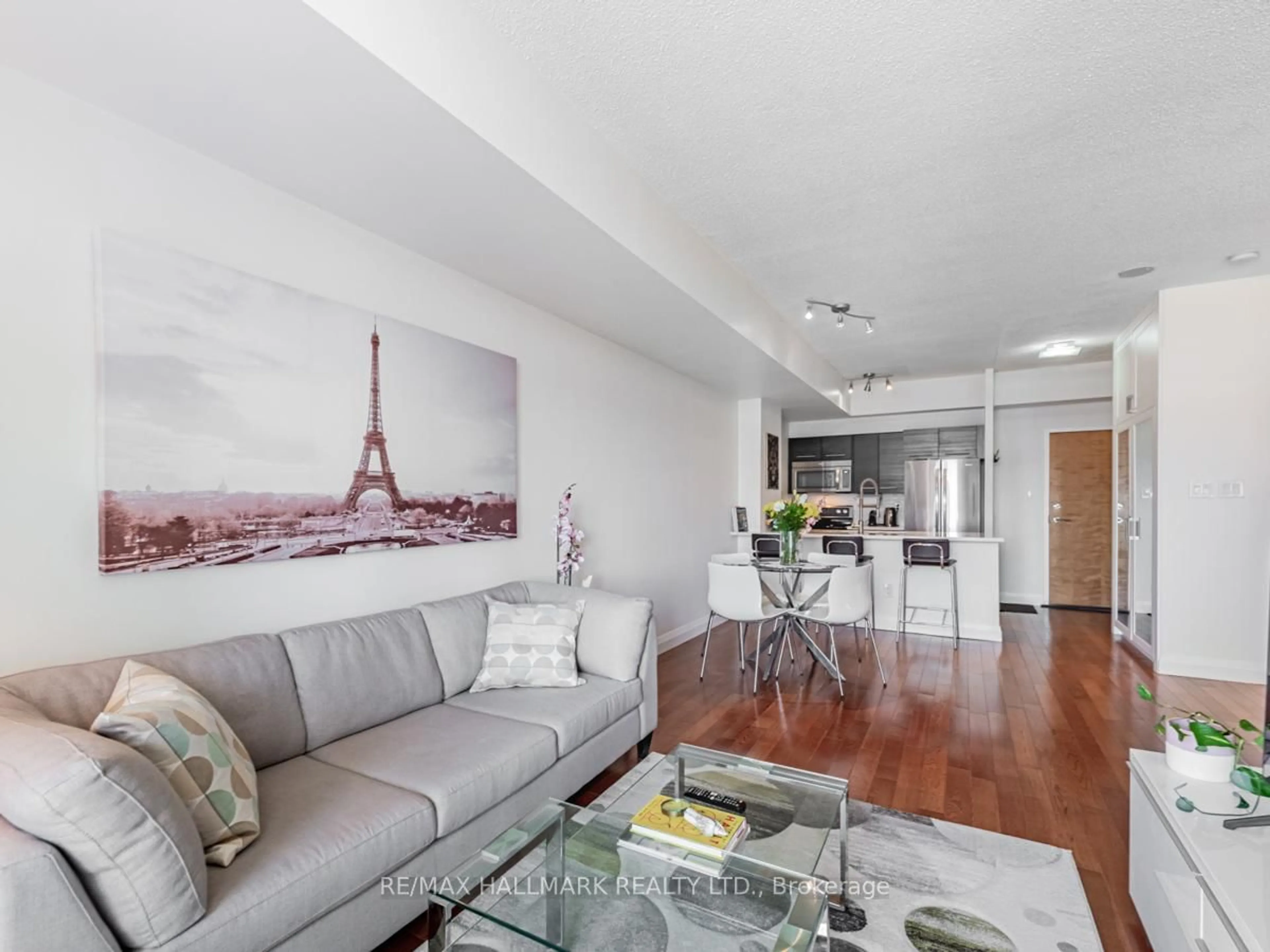 Living room with furniture, wood/laminate floor for 39 Parliament St #1102, Toronto Ontario M5A 4R2