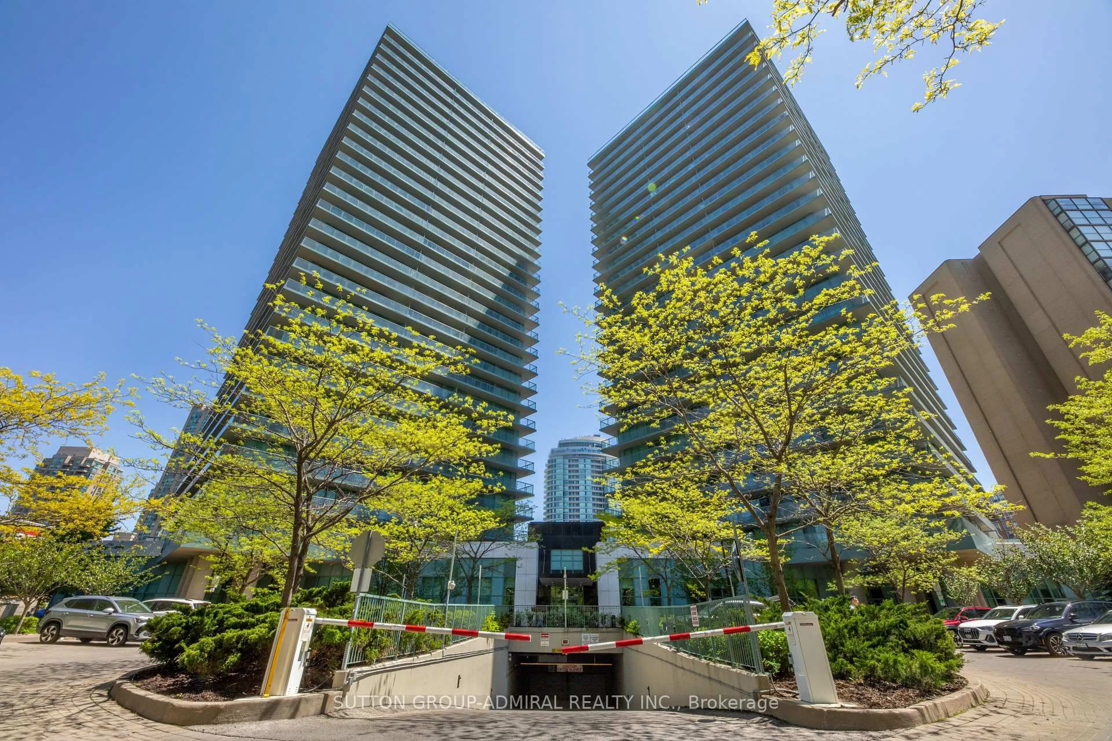 Indoor foyer for 5500 Yonge St #1403, Toronto Ontario M2N 7L1