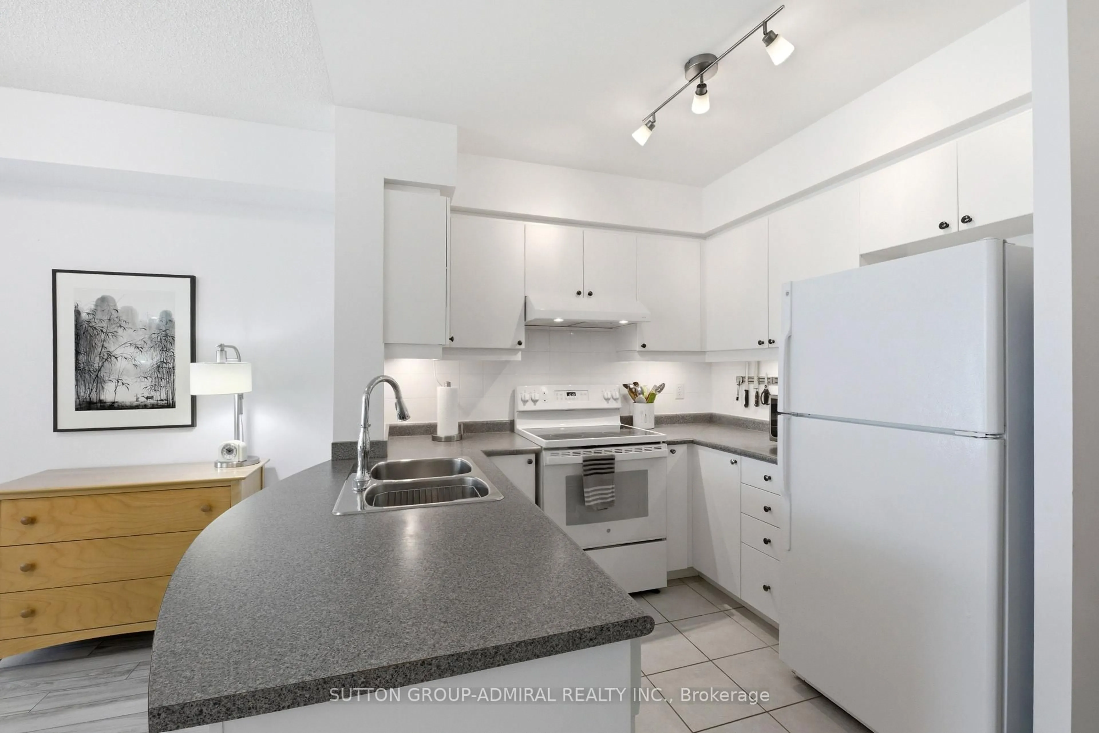 Standard kitchen, unknown for 5500 Yonge St #1403, Toronto Ontario M2N 7L1