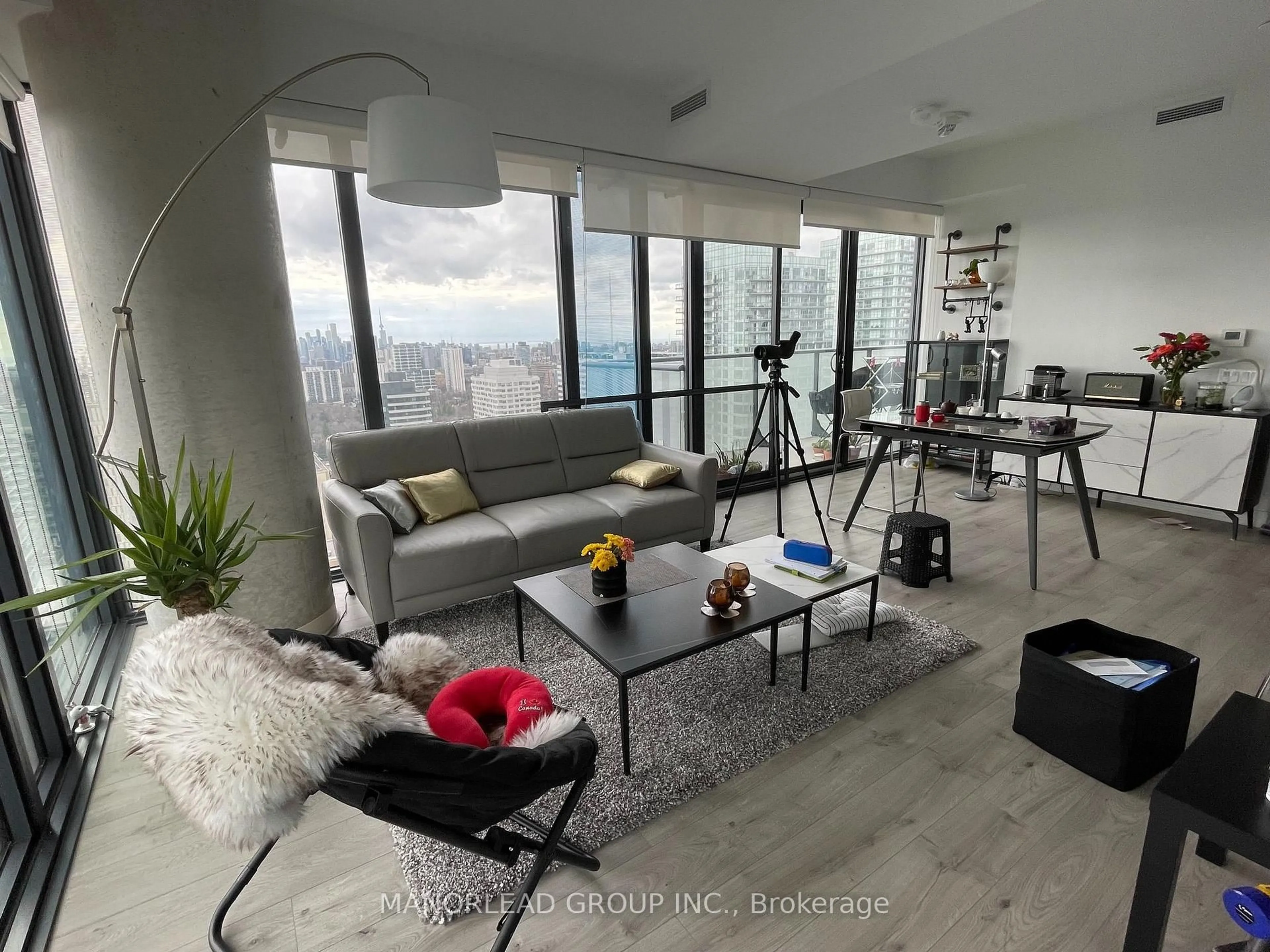 Living room with furniture, unknown for 161 Roehampton Ave #3209, Toronto Ontario M4P 0C8