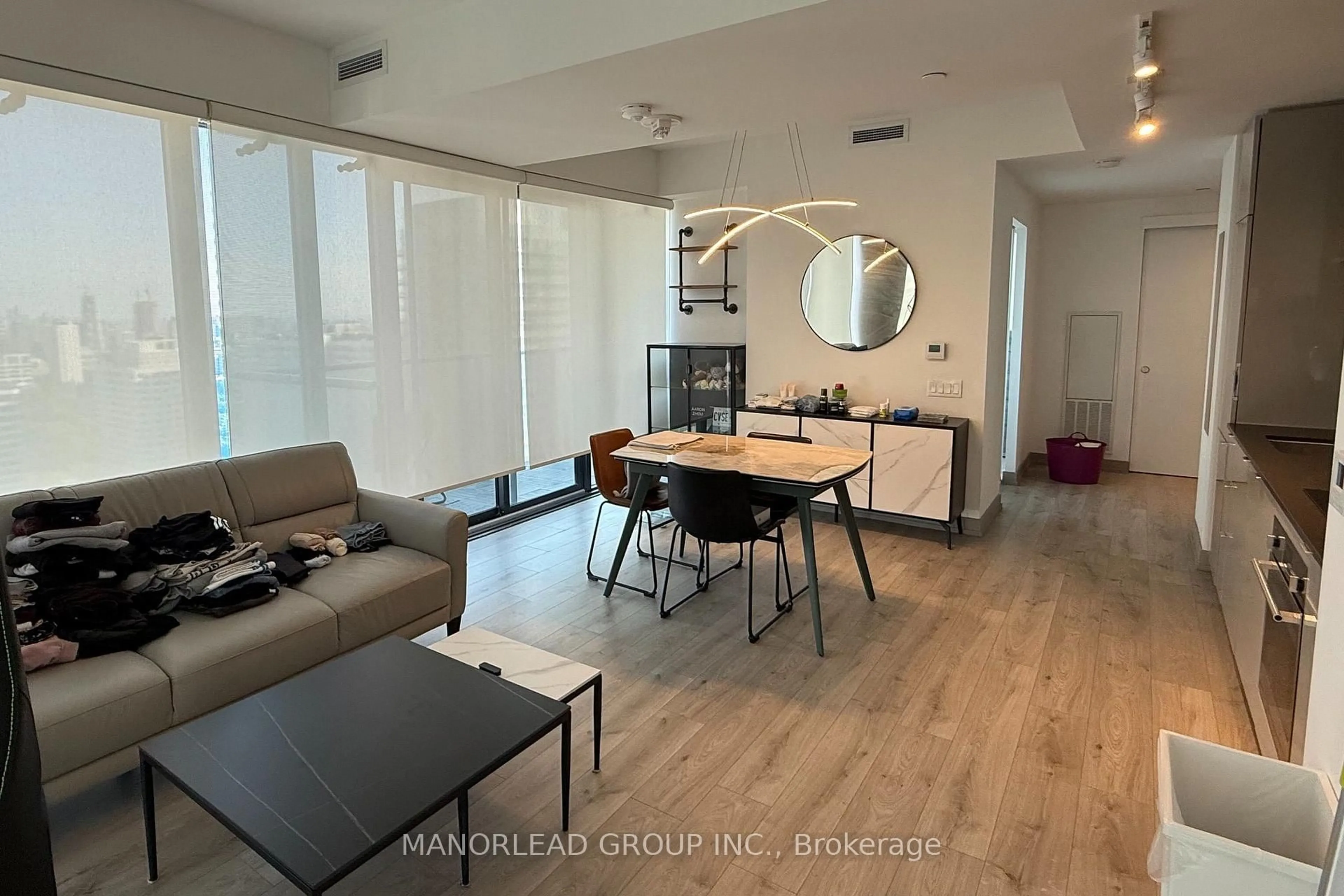 A pic of a room for 161 Roehampton Ave #3209, Toronto Ontario M4P 0C8