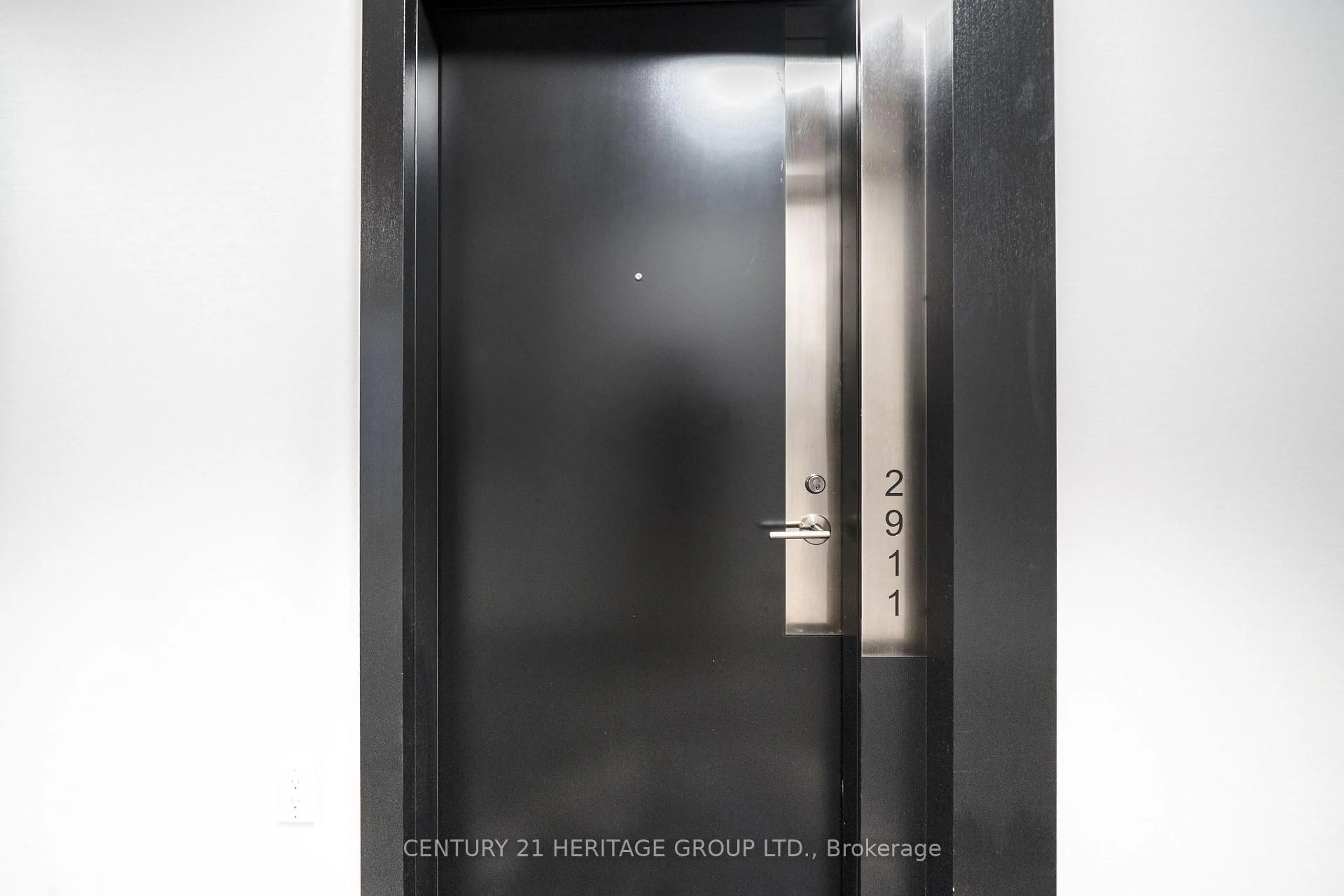 Indoor foyer for 101 Erskine Ave #2911, Toronto Ontario M4P 0C5