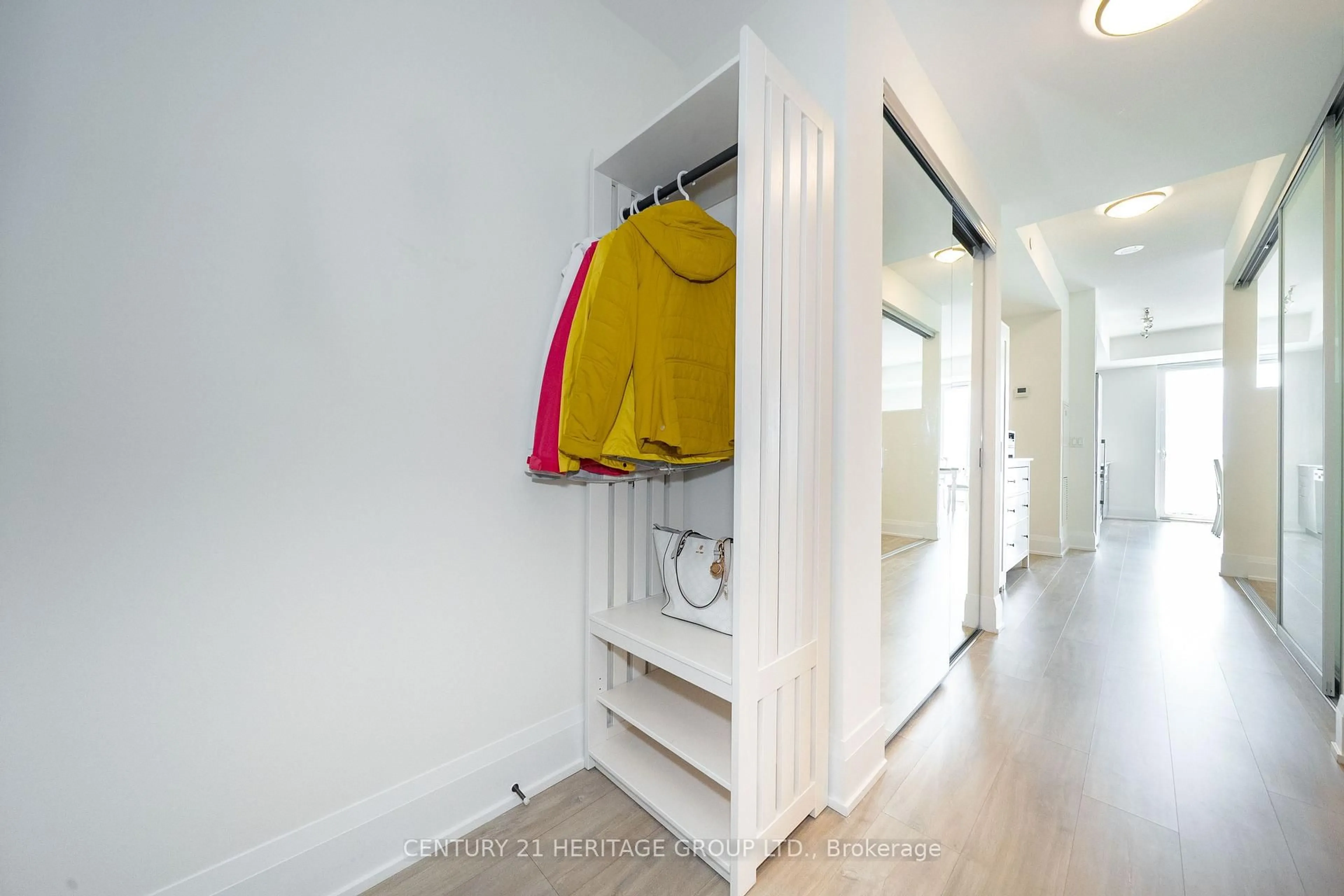 Indoor entryway for 101 Erskine Ave #2911, Toronto Ontario M4P 0C5