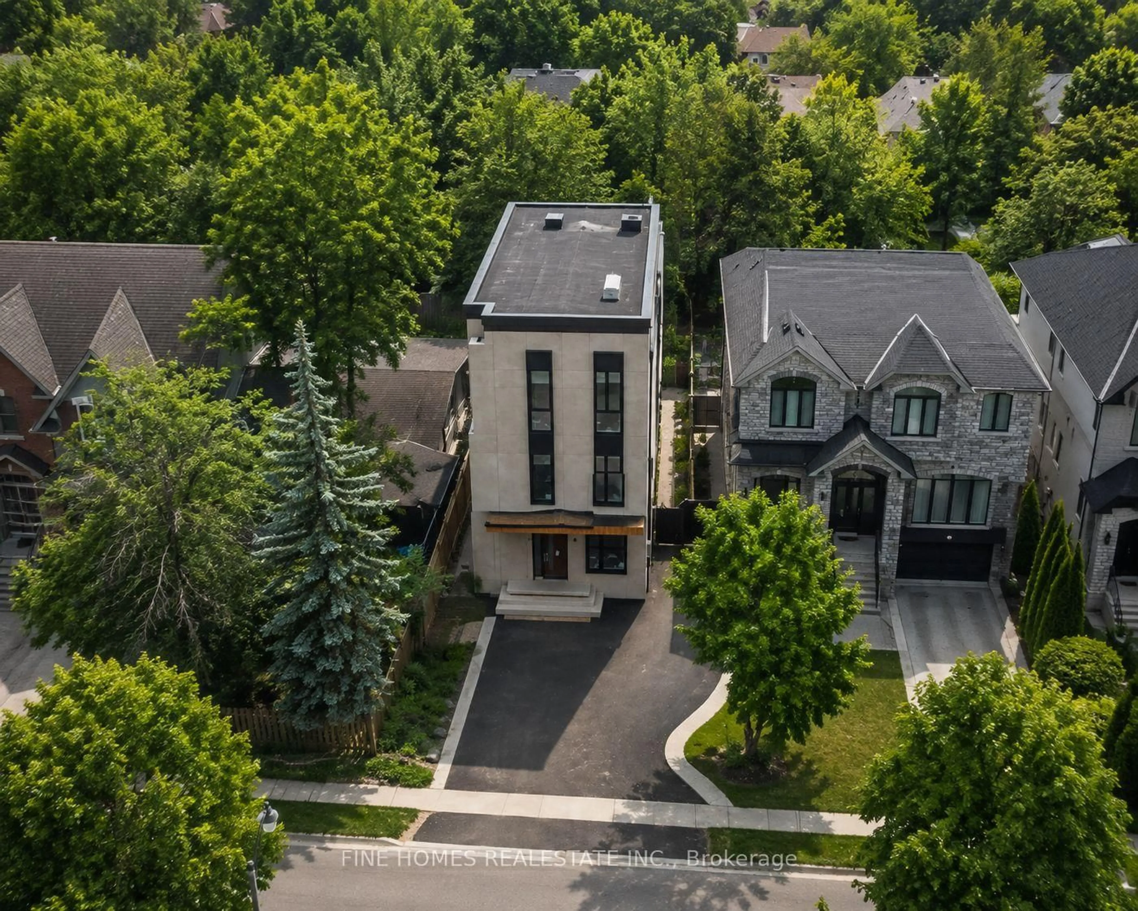 A pic from outside/outdoor area/front of a property/back of a property/a pic from drone, street for 47 Yonge Blvd, Toronto Ontario M5M 3G7