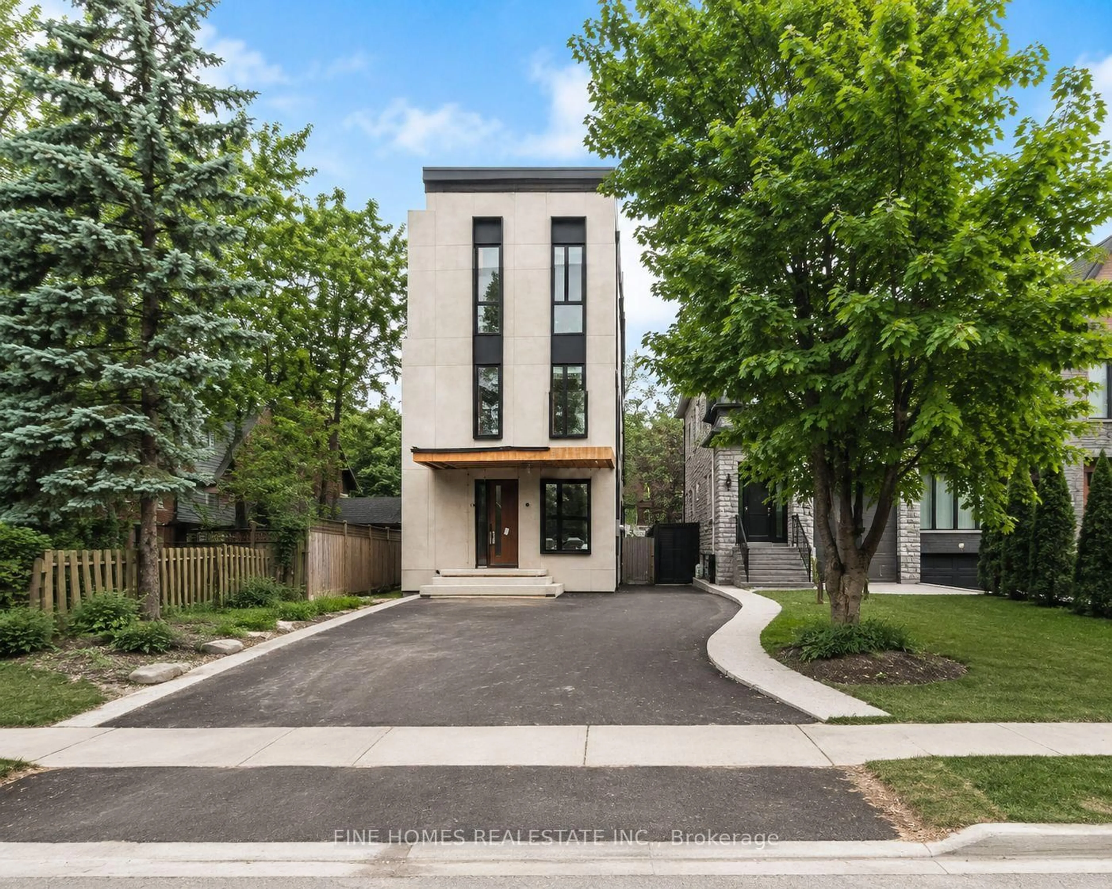 Home with brick exterior material, street for 47 Yonge Blvd, Toronto Ontario M5M 3G7