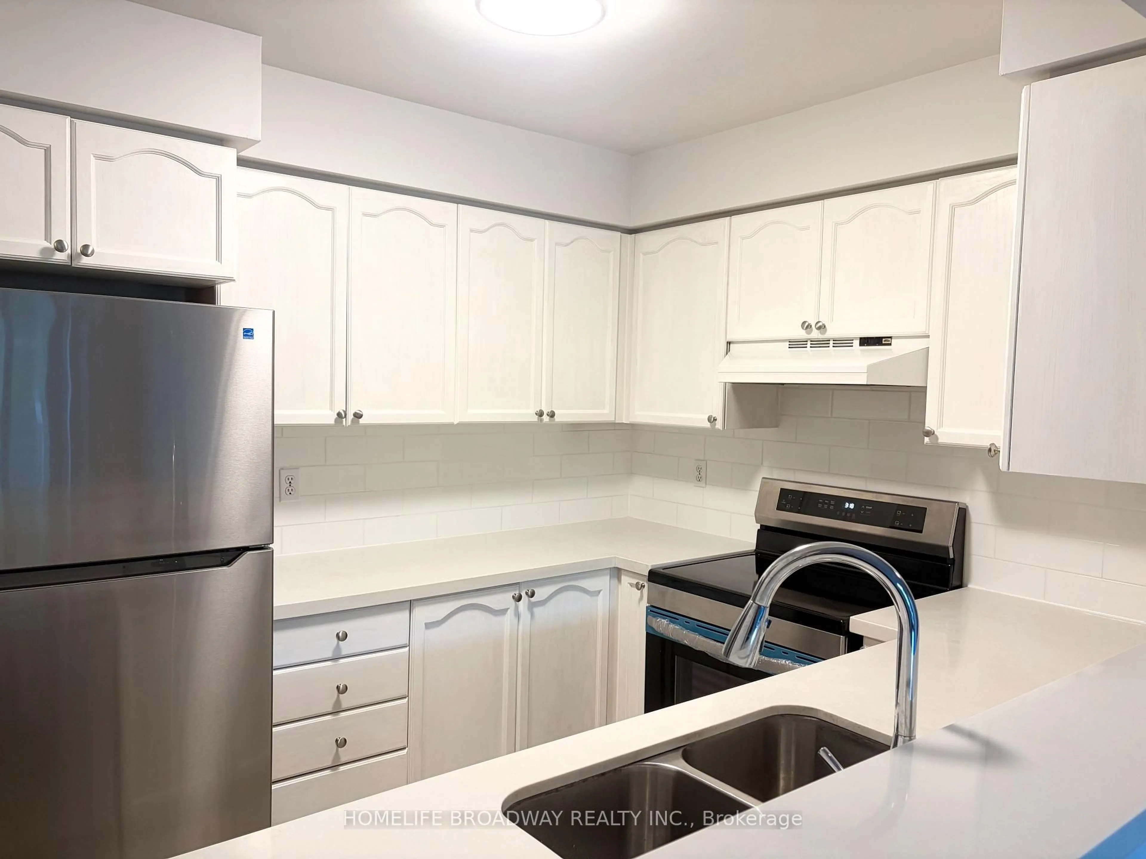 Standard kitchen, unknown for 39 Pemberton Ave #109, Toronto Ontario M2M 4L6