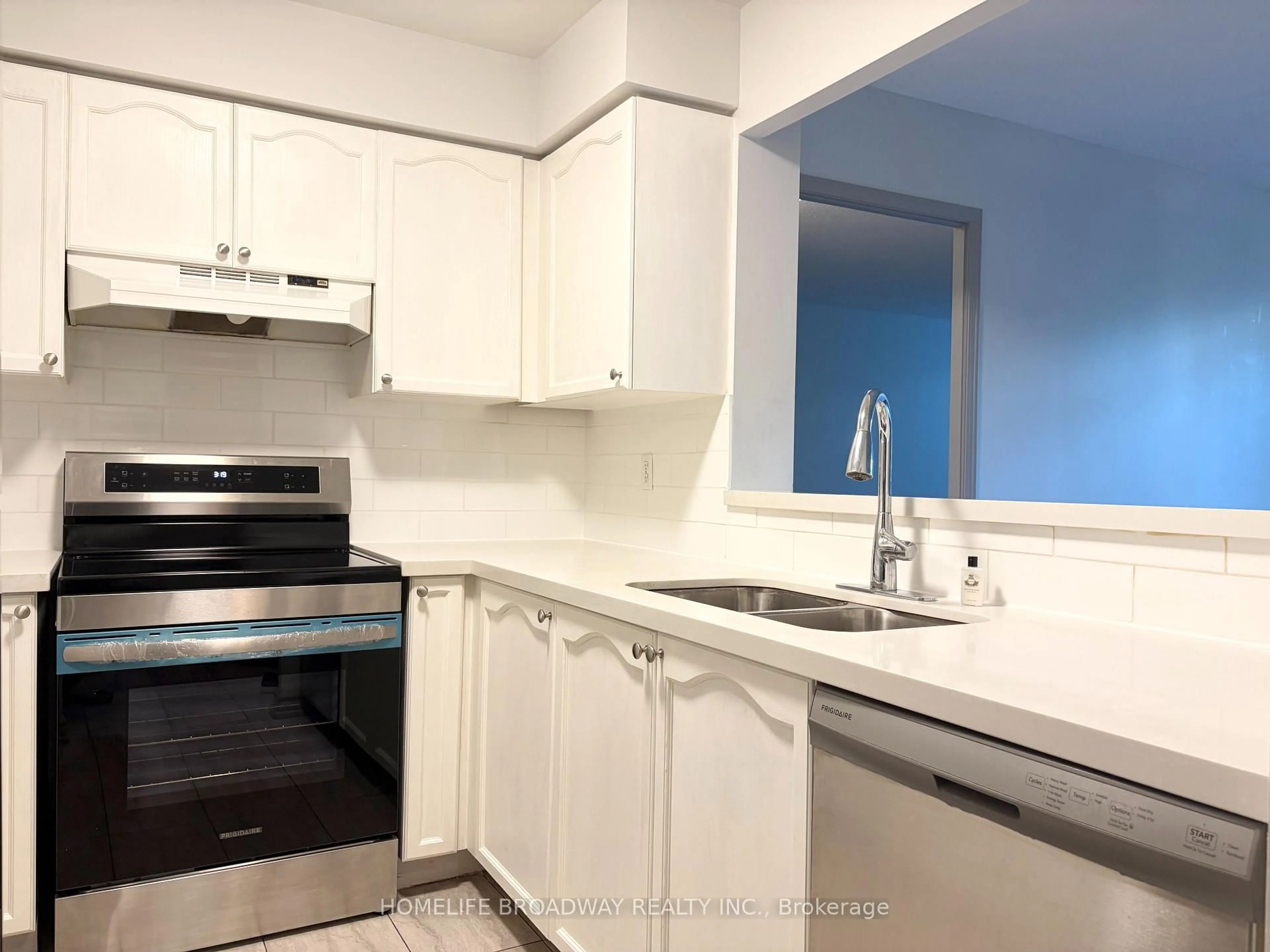 Standard kitchen, unknown for 39 Pemberton Ave #109, Toronto Ontario M2M 4L6
