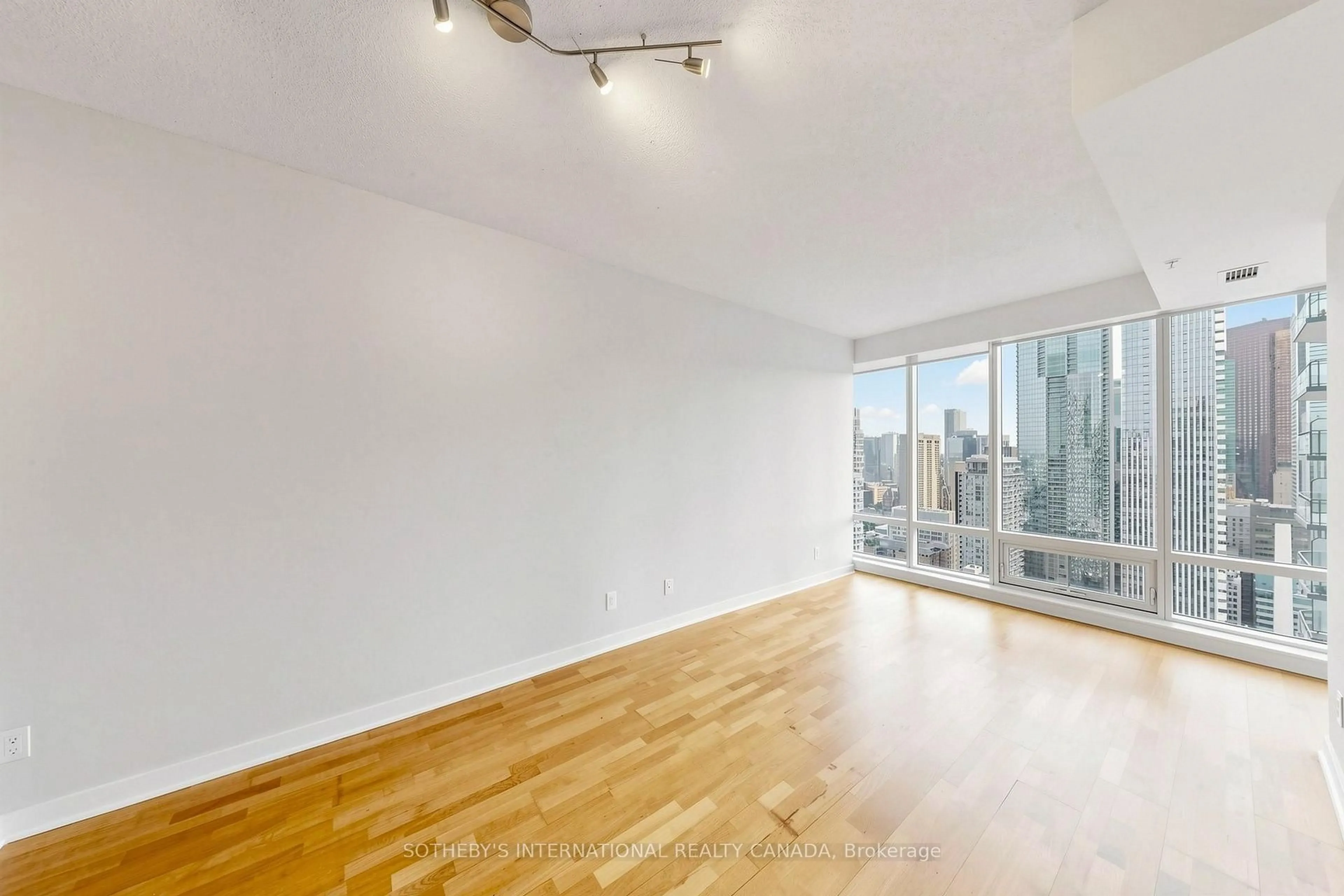 A pic of a room for 295 Adelaide St #3906, Toronto Ontario M5V 0L4