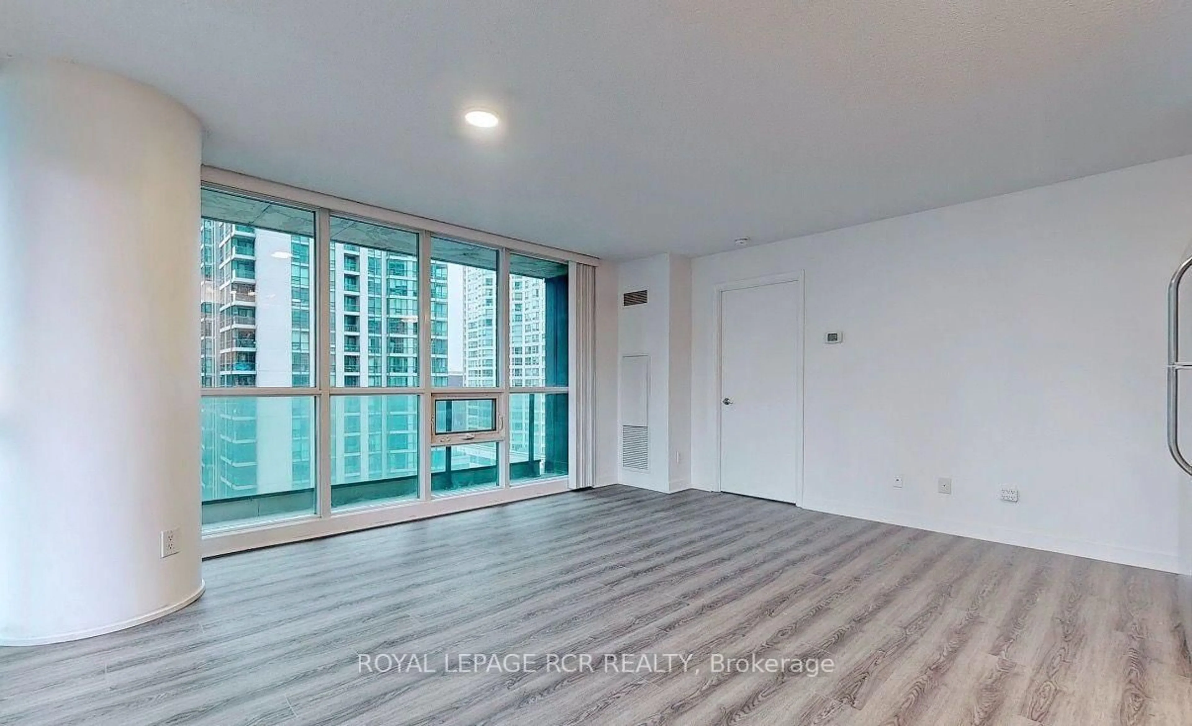 A pic of a room for 33 Bay St #904, Toronto Ontario M5J 2Z3