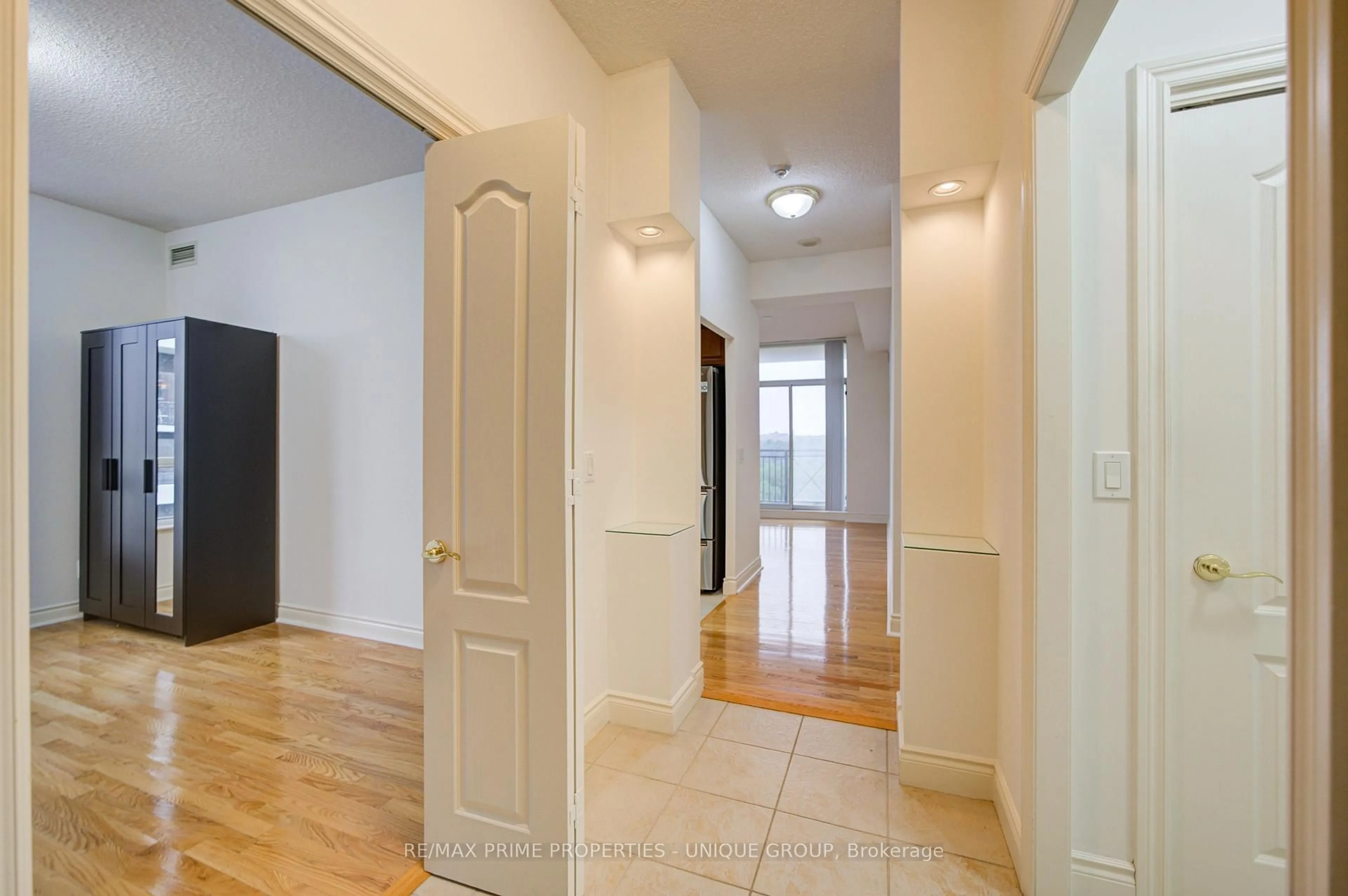 Indoor entryway for 1101 Leslie St #703, Toronto Ontario M3C 4G3