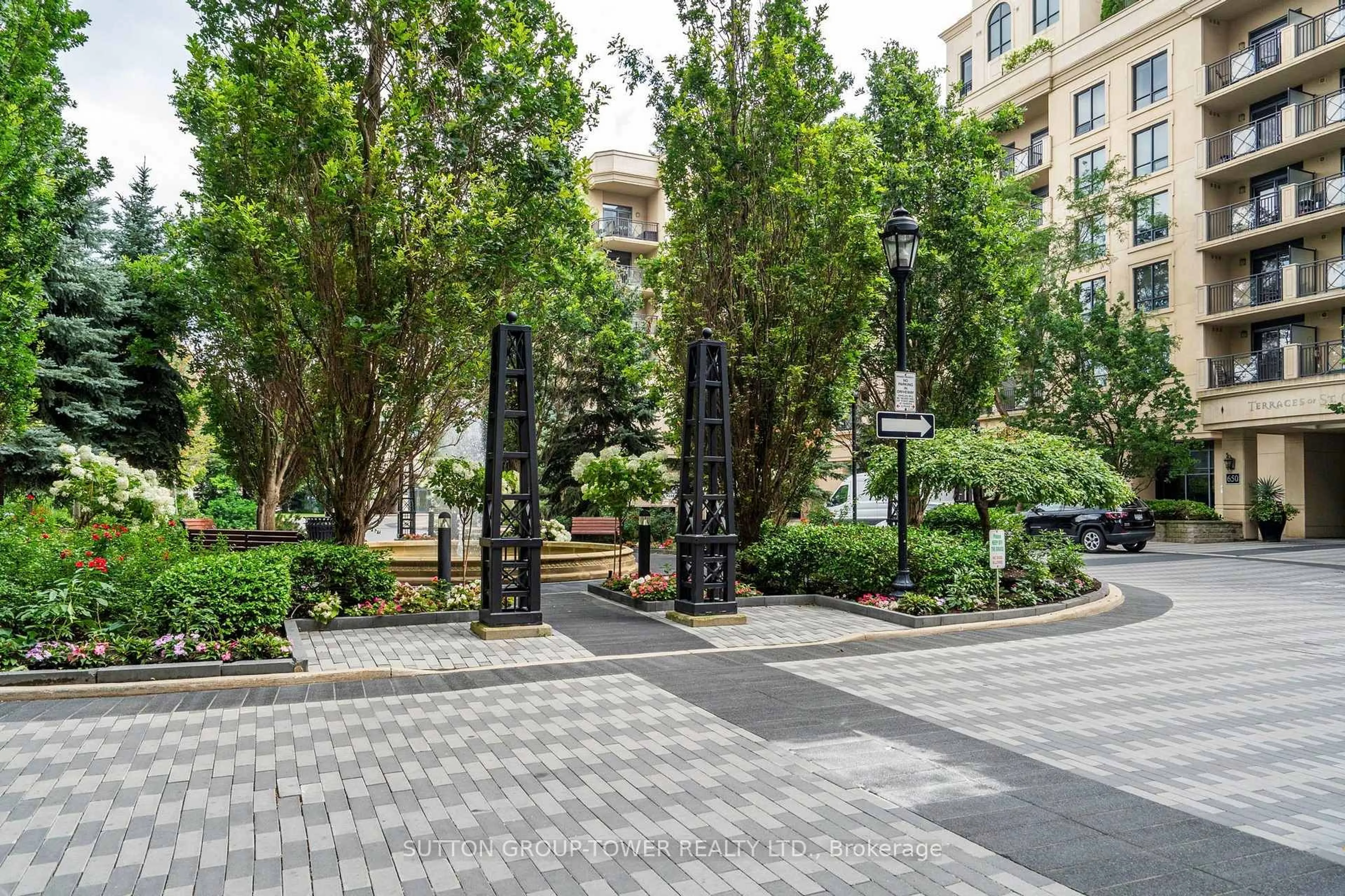 Patio, street for 660 Sheppard Ave #505B, Toronto Ontario M2K 3E5