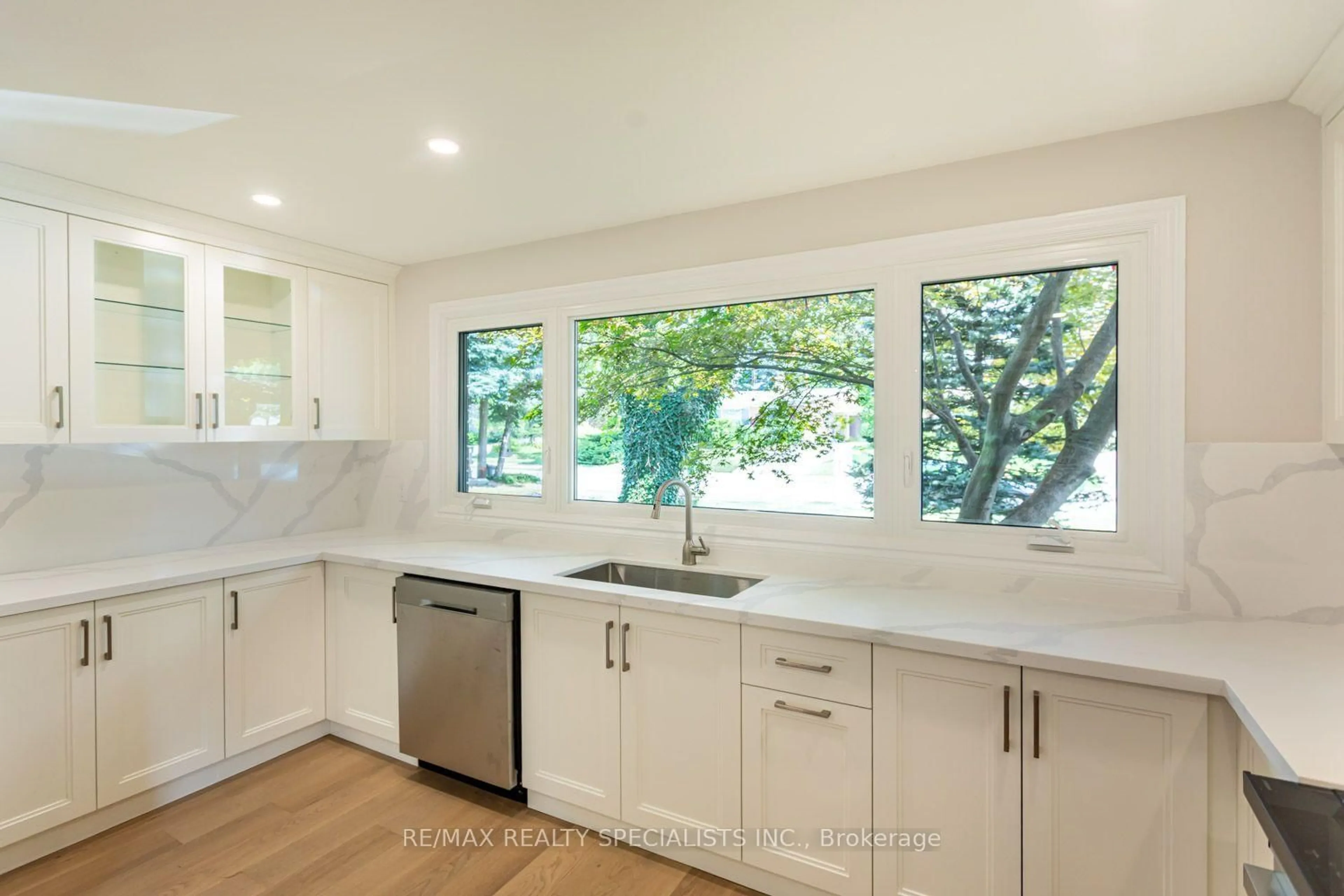 Open concept kitchen, unknown for 22 Heathview Ave, Toronto Ontario M2K 2C1