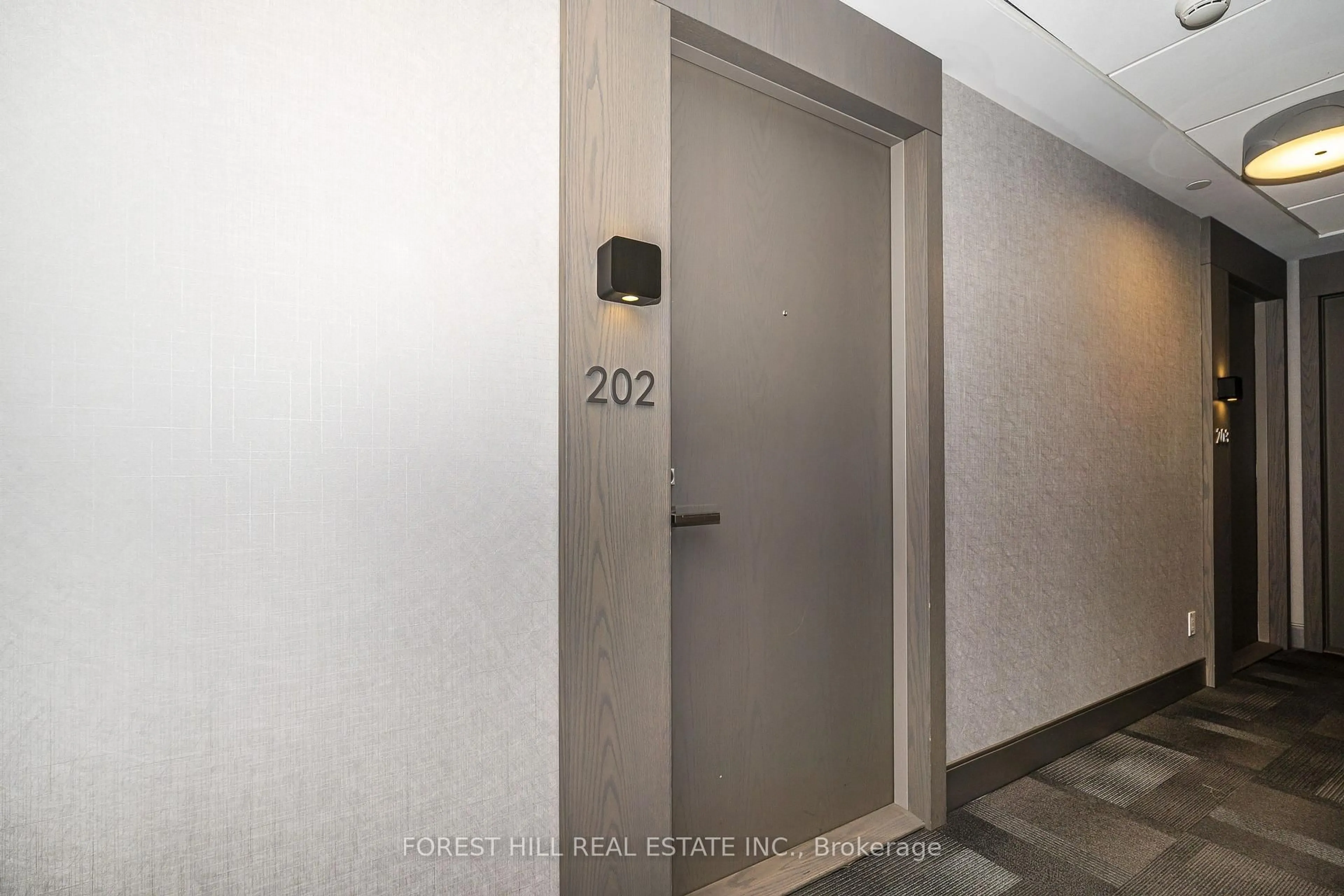 Indoor foyer for 501 St Clair Ave #202, Toronto Ontario M5P 0A2