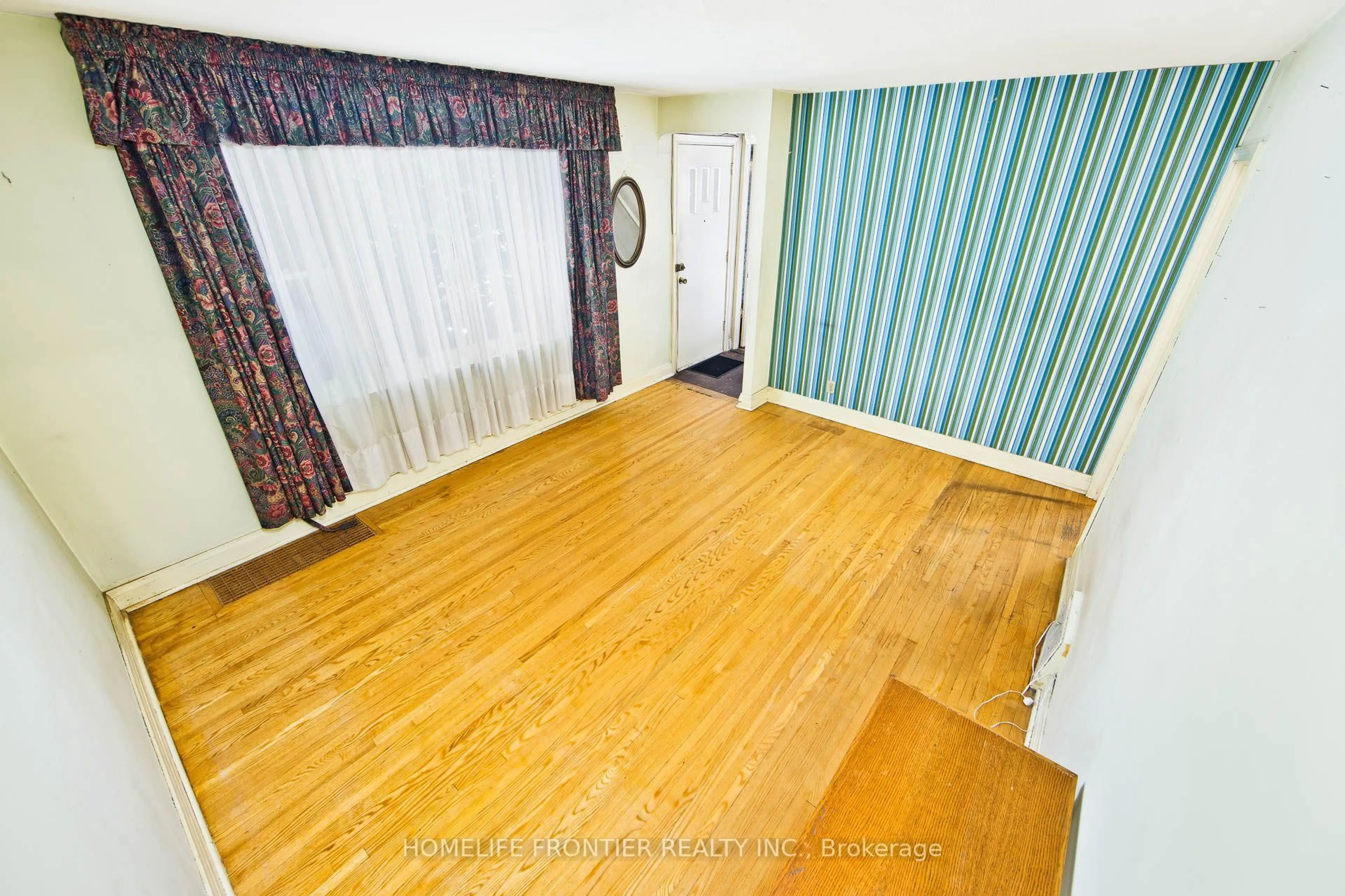 A pic of a room for 223 Elmwood Ave, Toronto Ontario M2N 3M8
