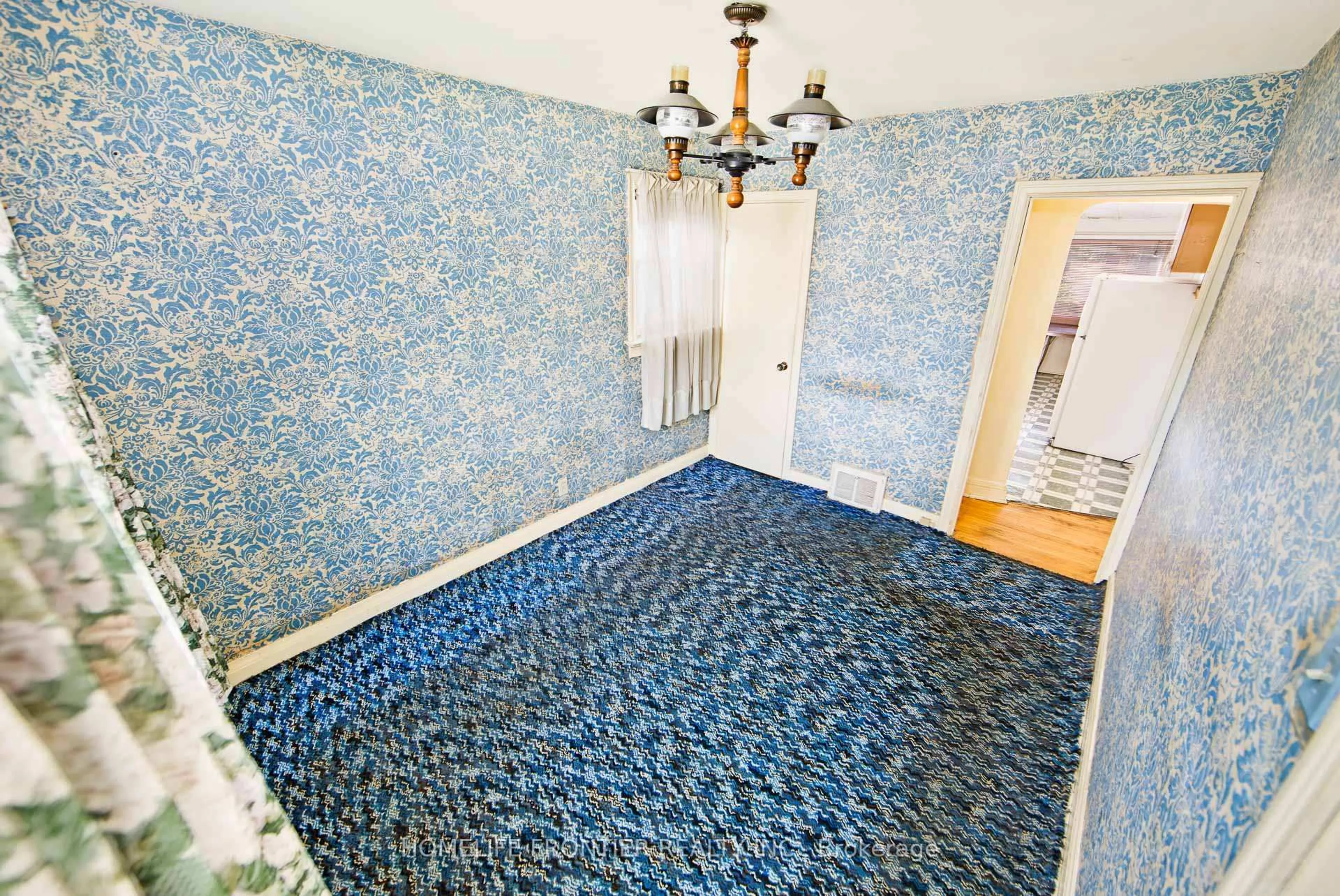 Unknown for 223 Elmwood Ave, Toronto Ontario M2N 3M8