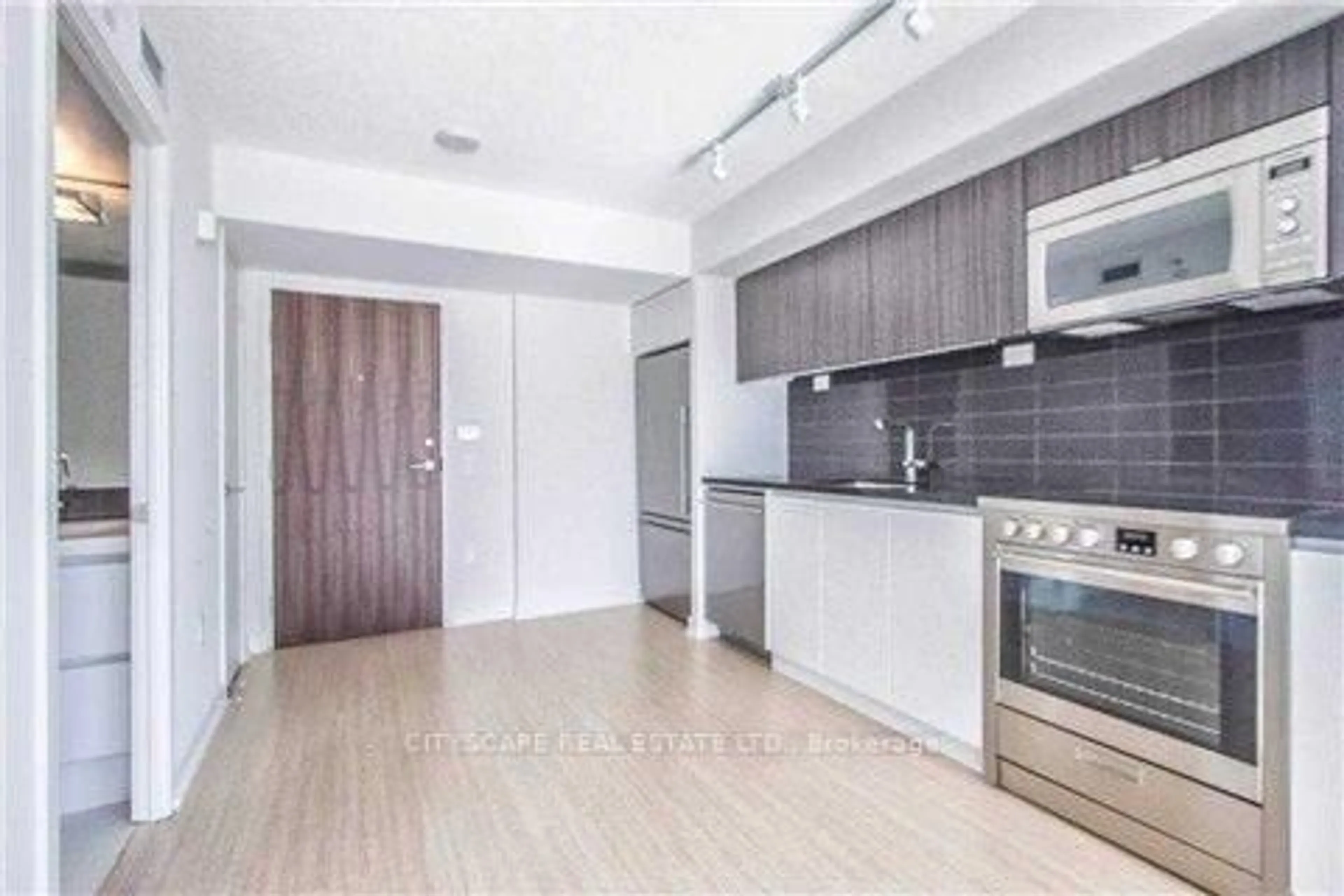 Standard kitchen, unknown for 75 Queens Wharf Rd #708, Toronto Ontario M5V 0J8