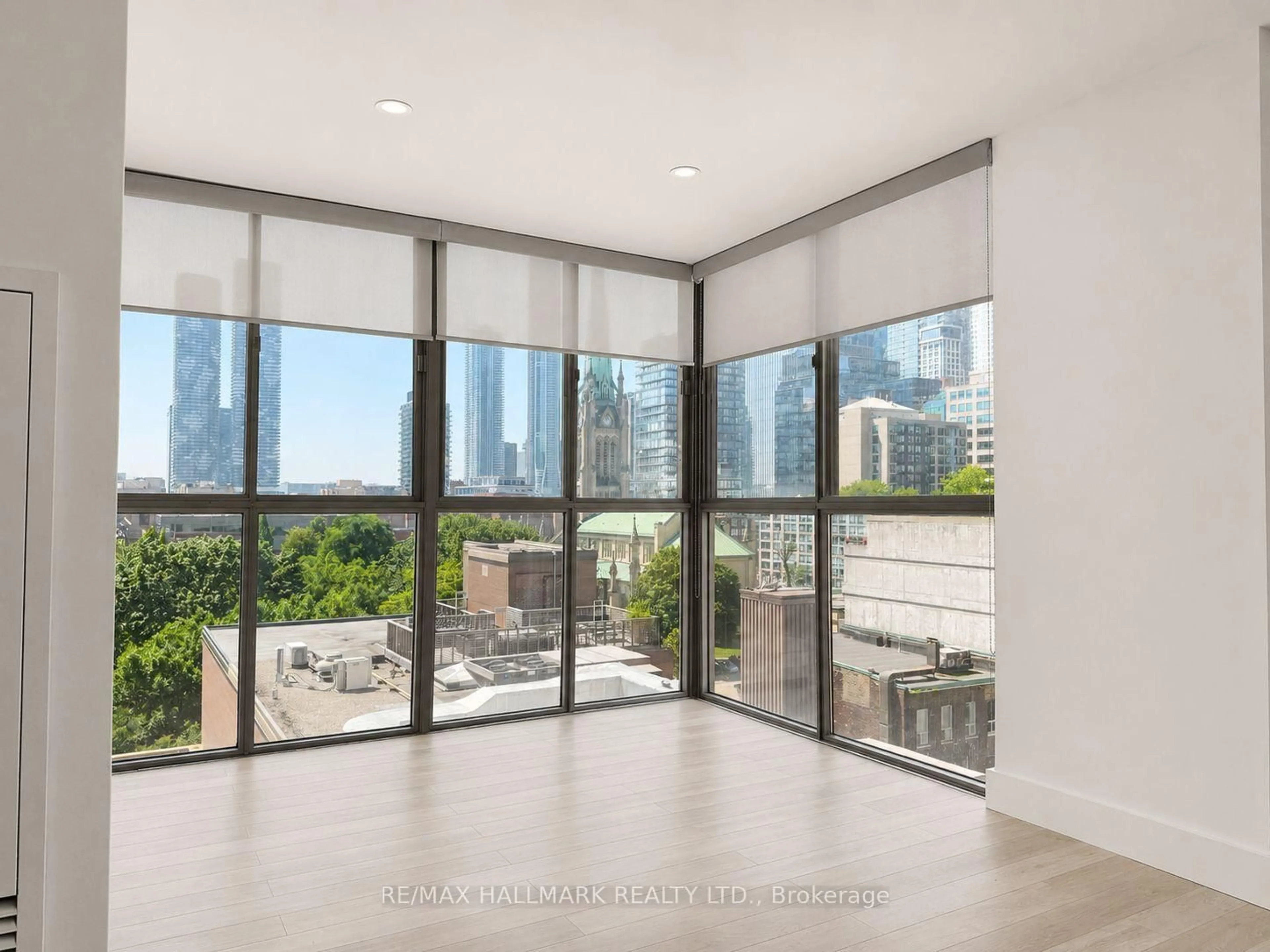 A pic of a room for 95 Lombard St #805, Toronto Ontario M5C 2V3