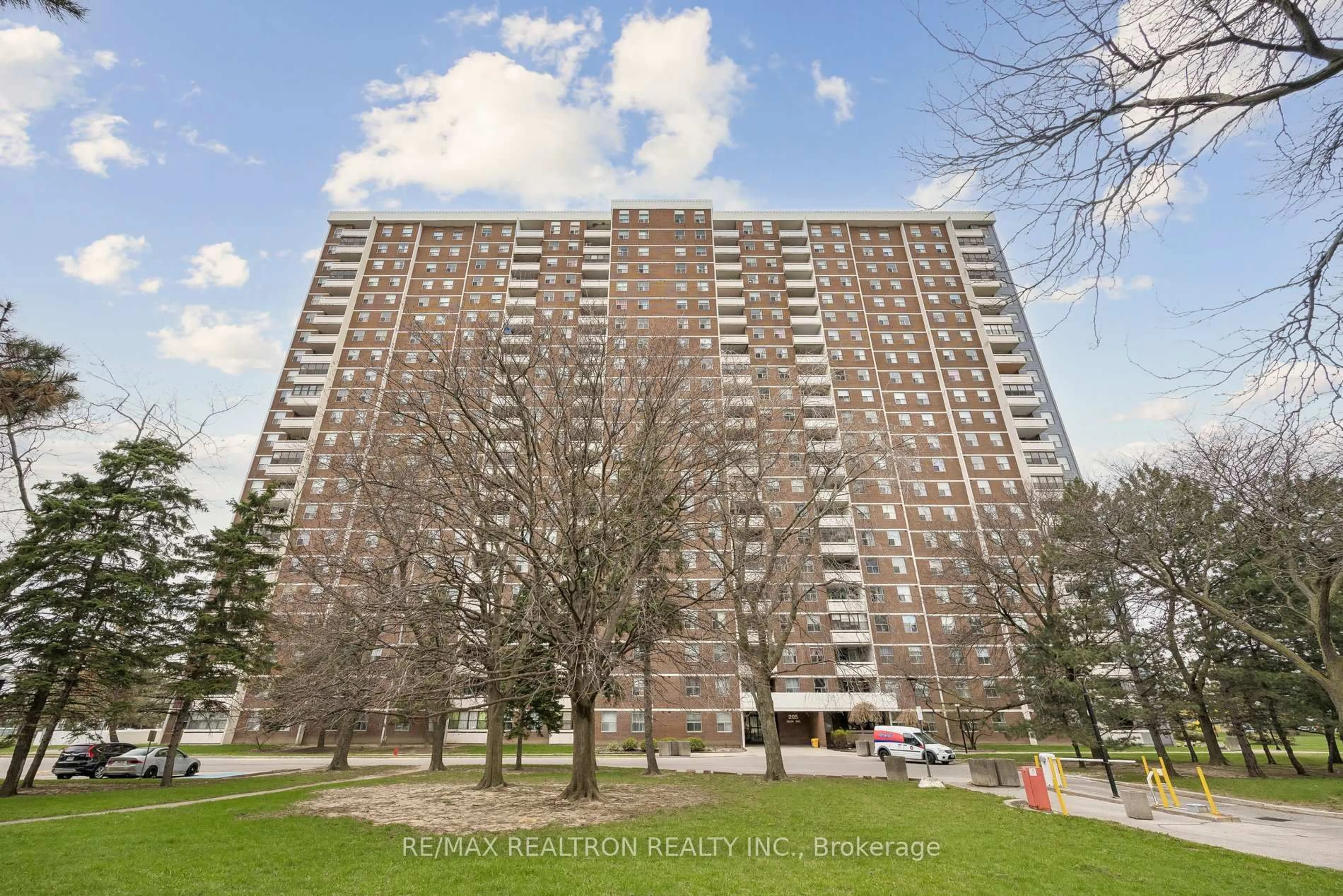 A pic from outside/outdoor area/front of a property/back of a property/a pic from drone, building for 205 Hilda Ave #2208, Toronto Ontario M2M 4B1