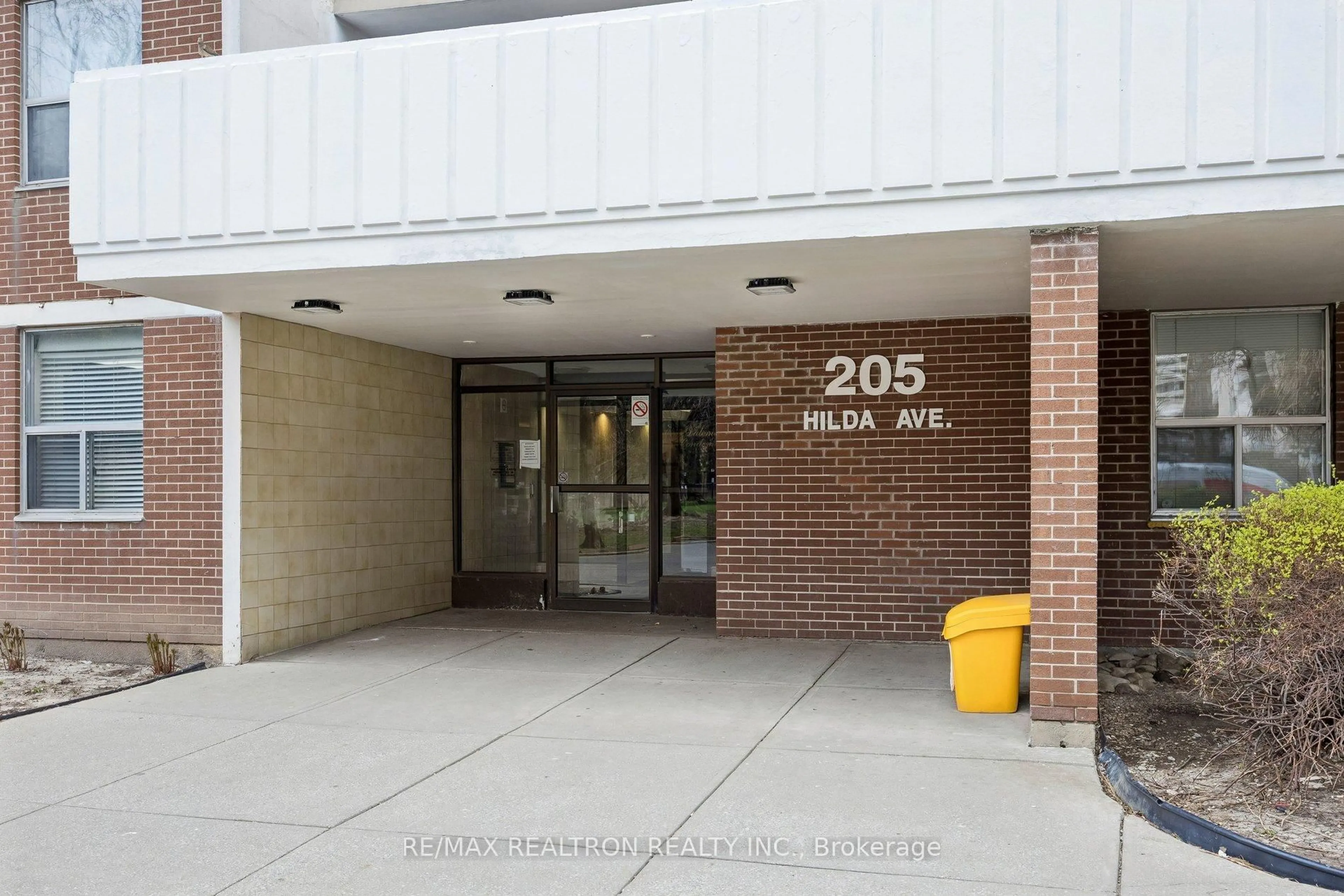 Indoor foyer for 205 Hilda Ave #2208, Toronto Ontario M2M 4B1