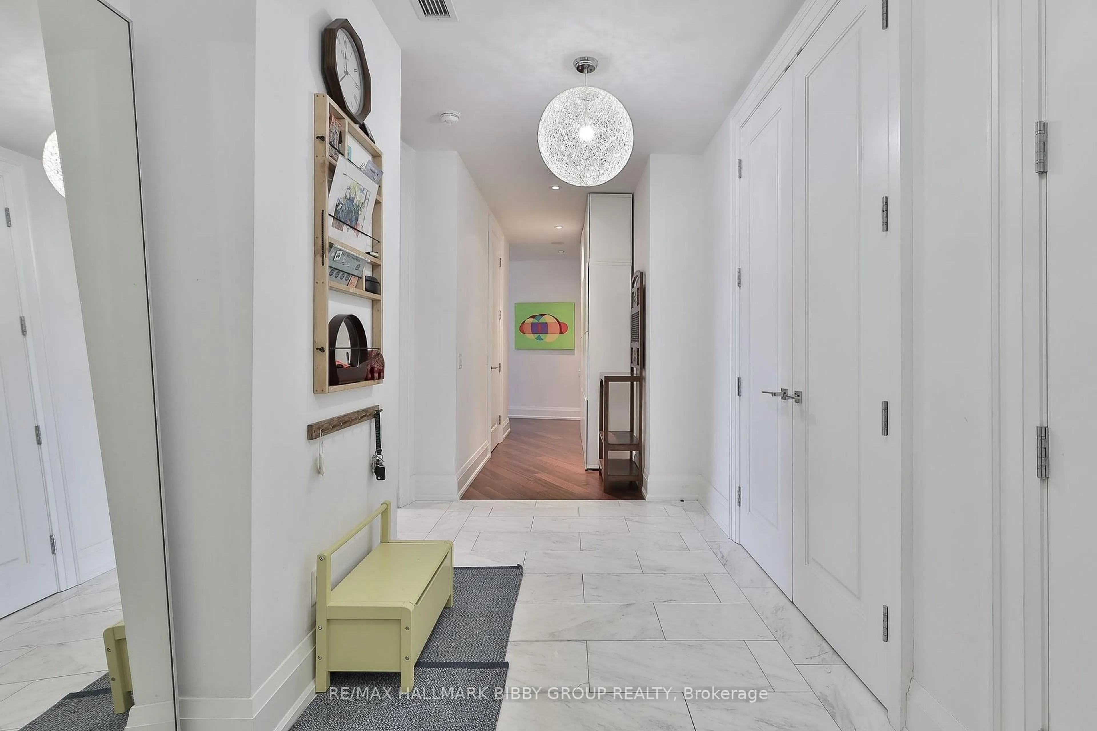 Indoor entryway for 88 Davenport Rd #308, Toronto Ontario M5R 0A5