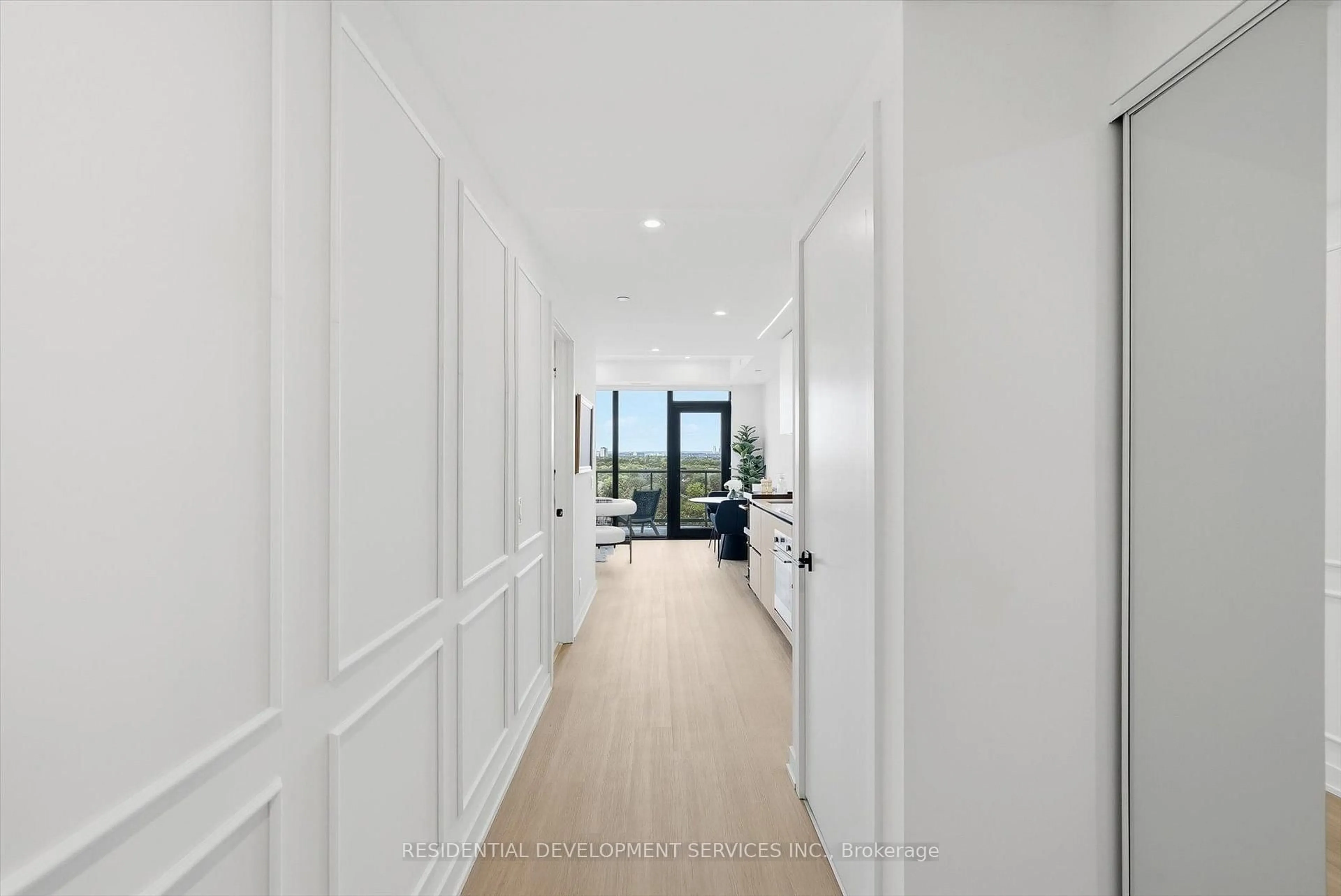 Indoor foyer for 699 Sheppard Ave #1109, Toronto Ontario M2K 0J5