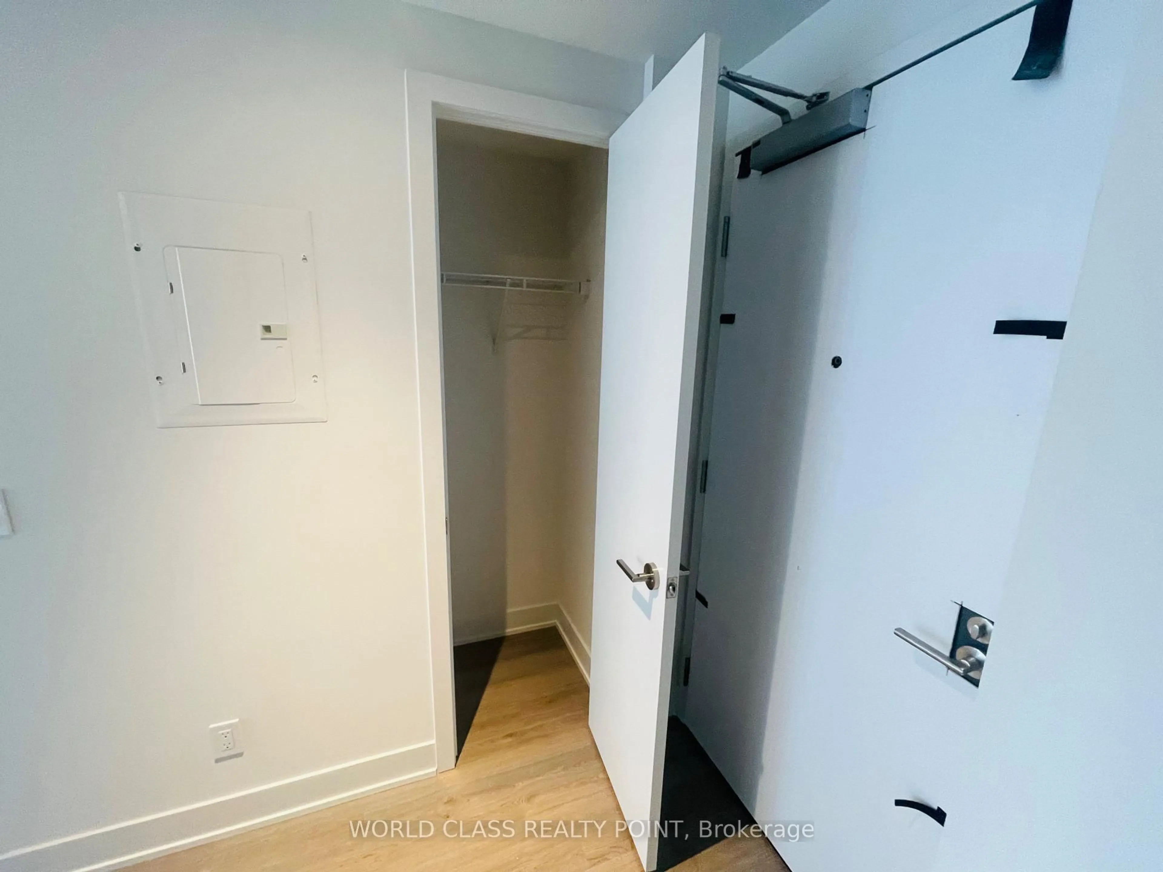 Unknown for 8 Cumberland St #2404, Toronto Ontario M4W 0B6