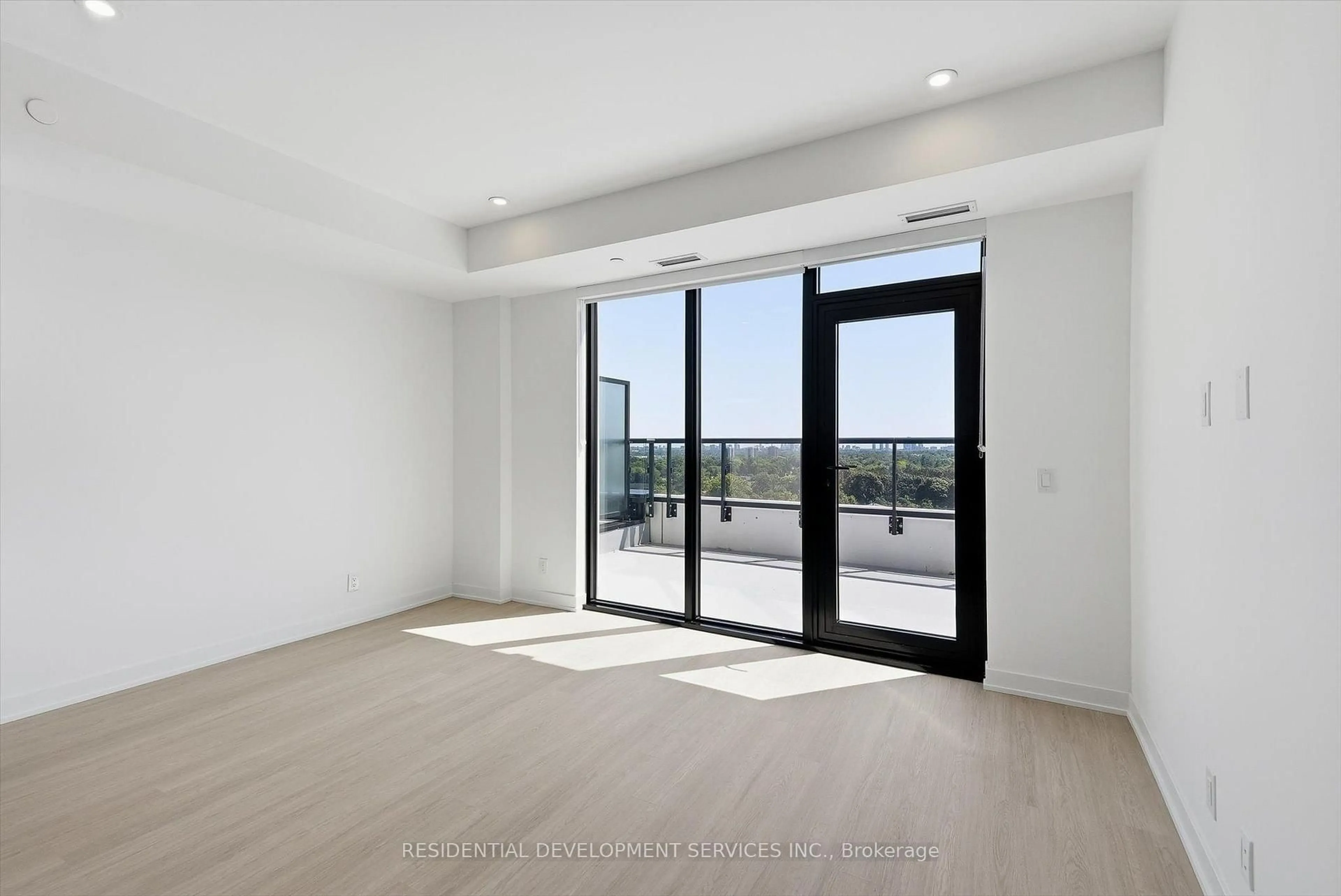 A pic of a room for 699 Sheppard Ave #1103, Toronto Ontario M2K 0J5