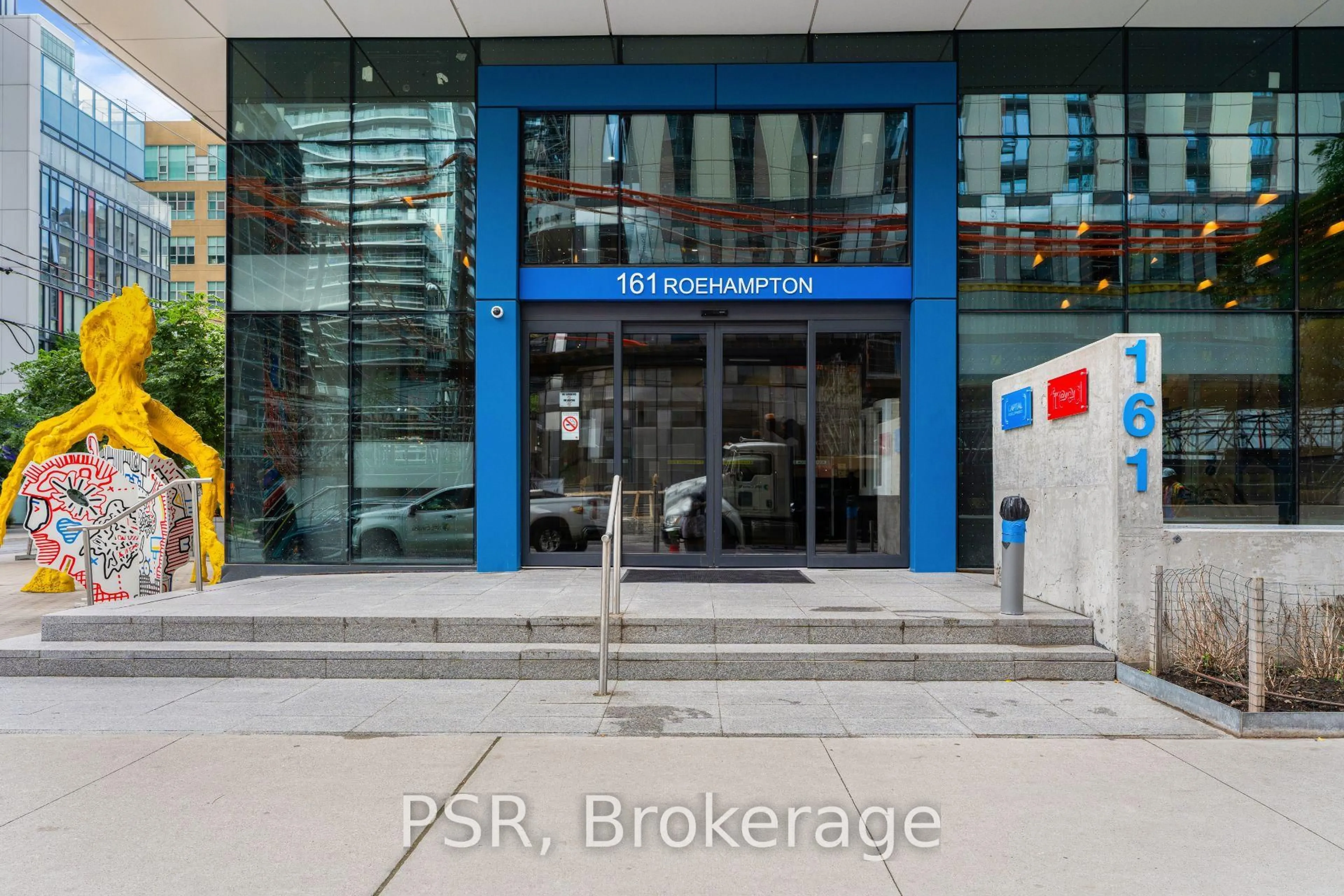 Indoor foyer for 161 Roehampton Ave #2601, Toronto Ontario M4P 0C8