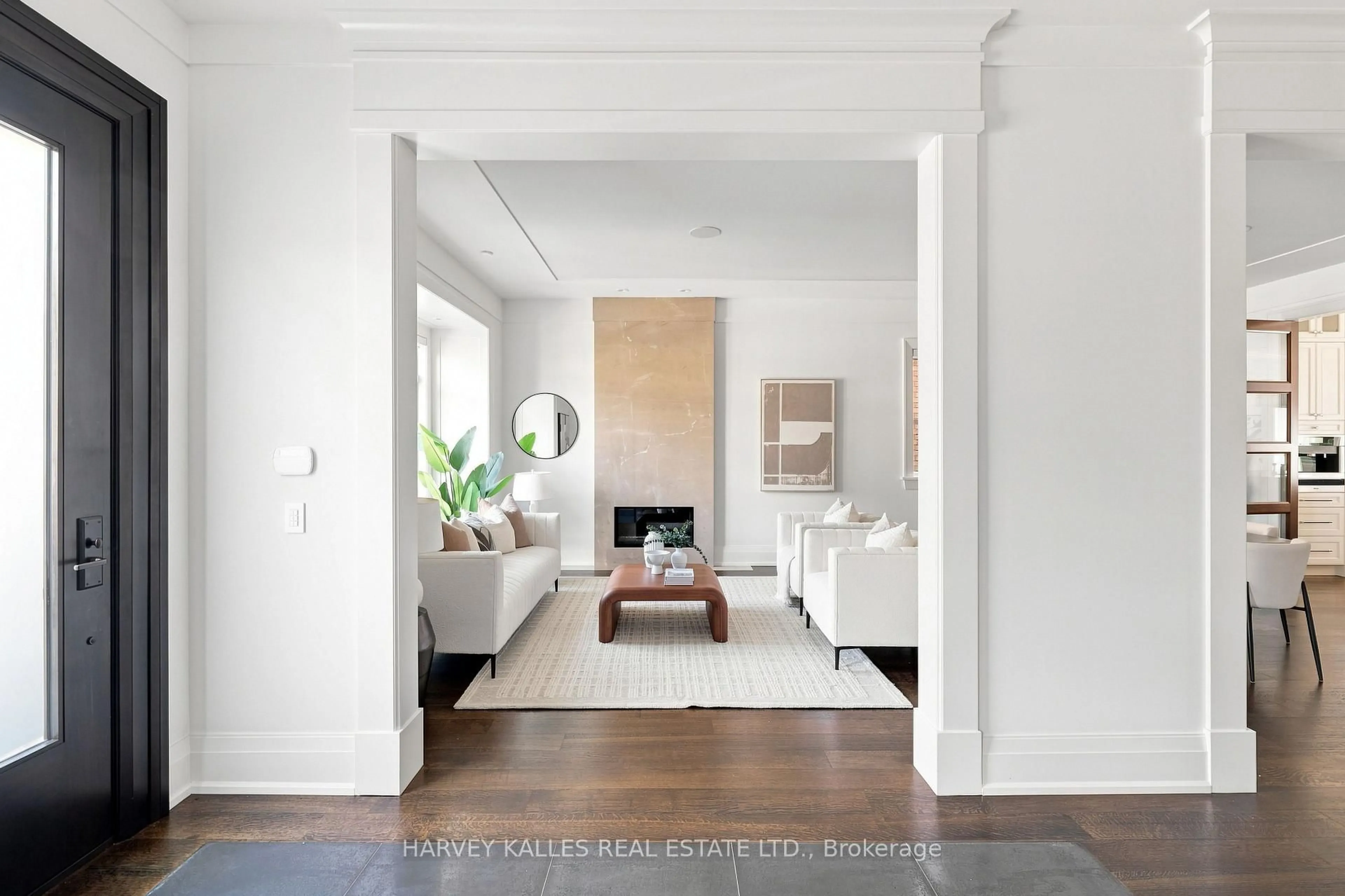 Indoor entryway for 291 Brooke Ave, Toronto Ontario M5M 2L1