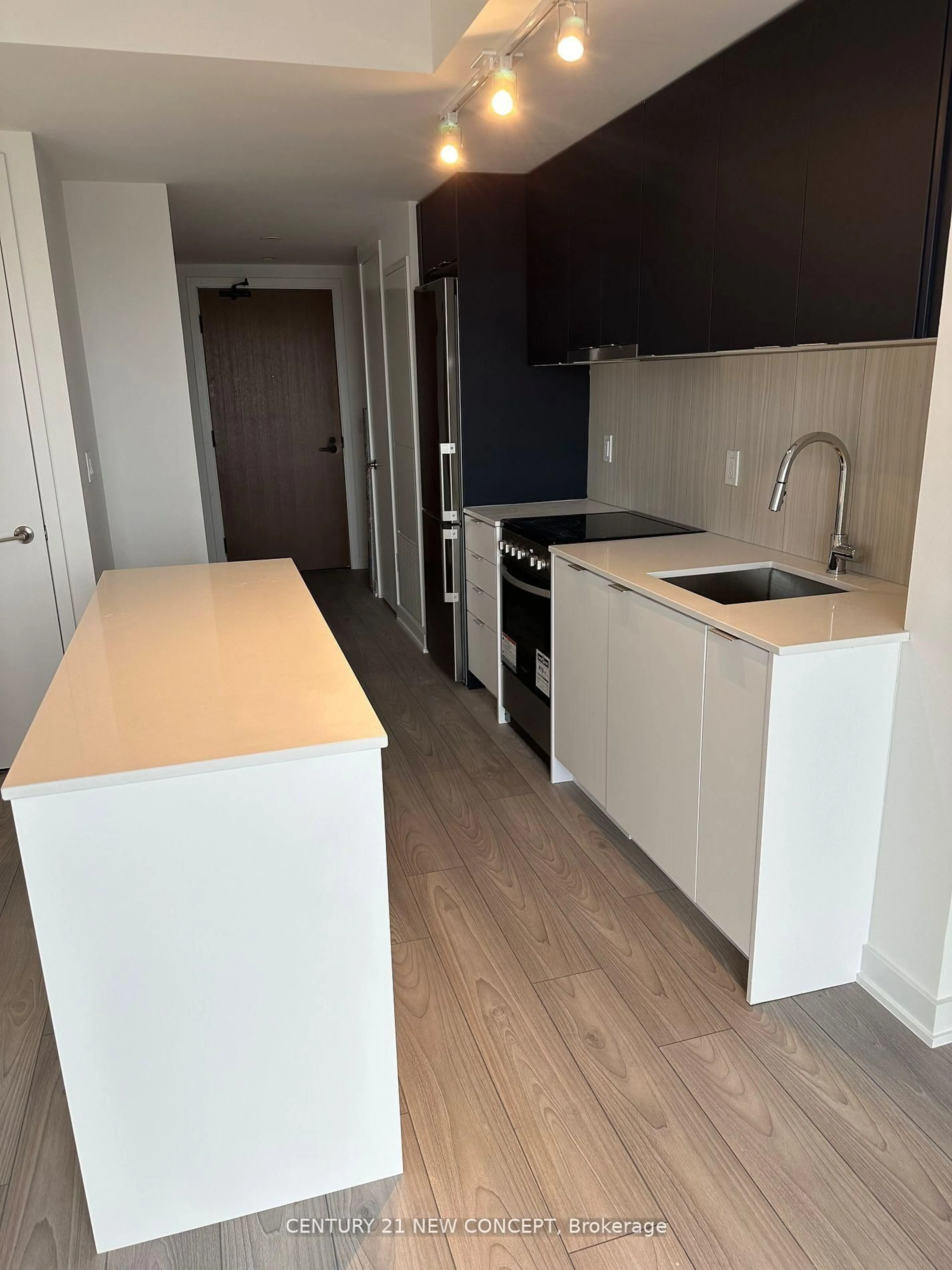 Standard kitchen, wood/laminate floor for 8 Tippett Rd #1402, Toronto Ontario M3H 0E7