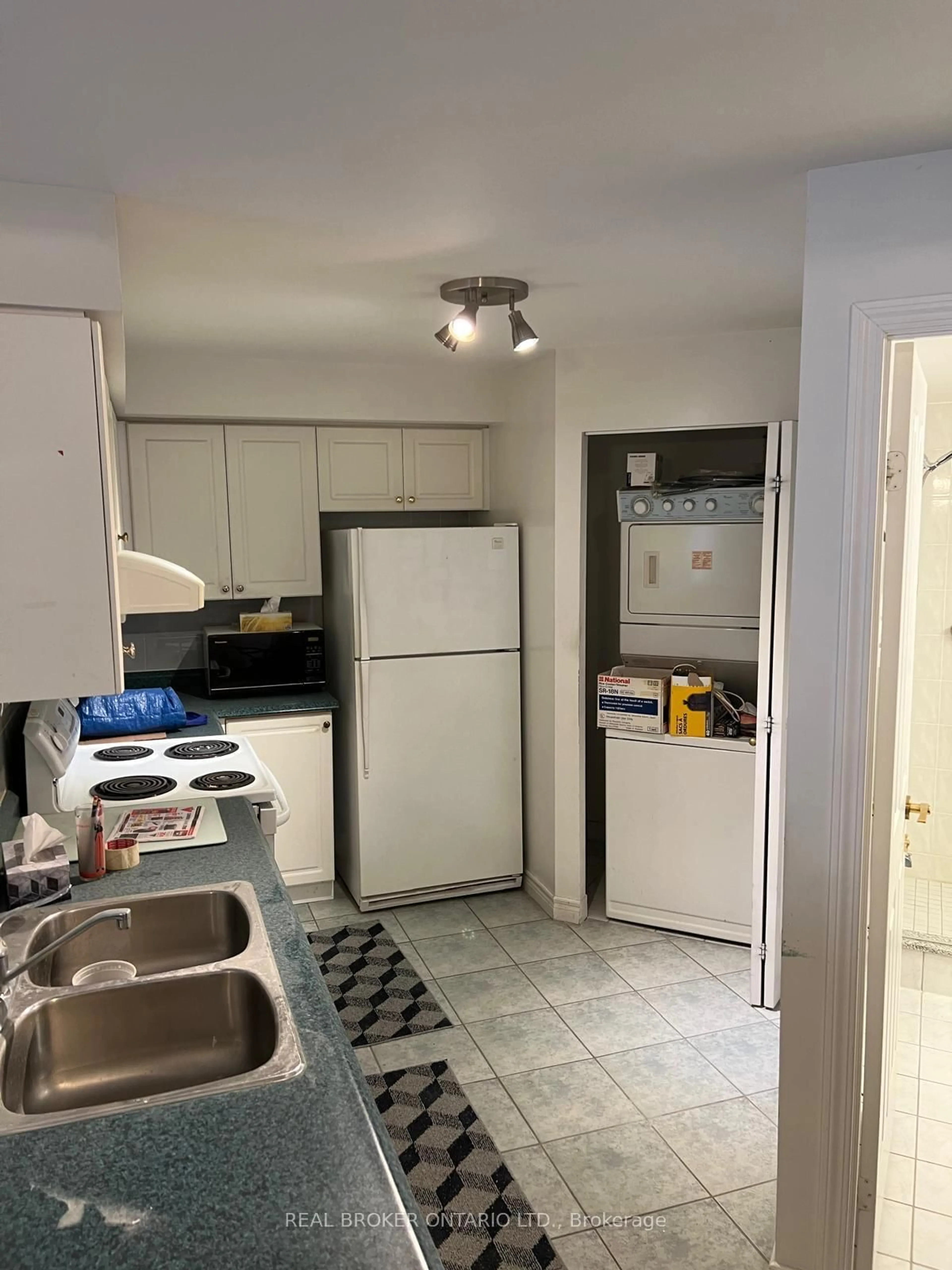 Standard kitchen, floor is not visible for 152 St Patrick St #1107, Toronto Ontario M5T 3J9
