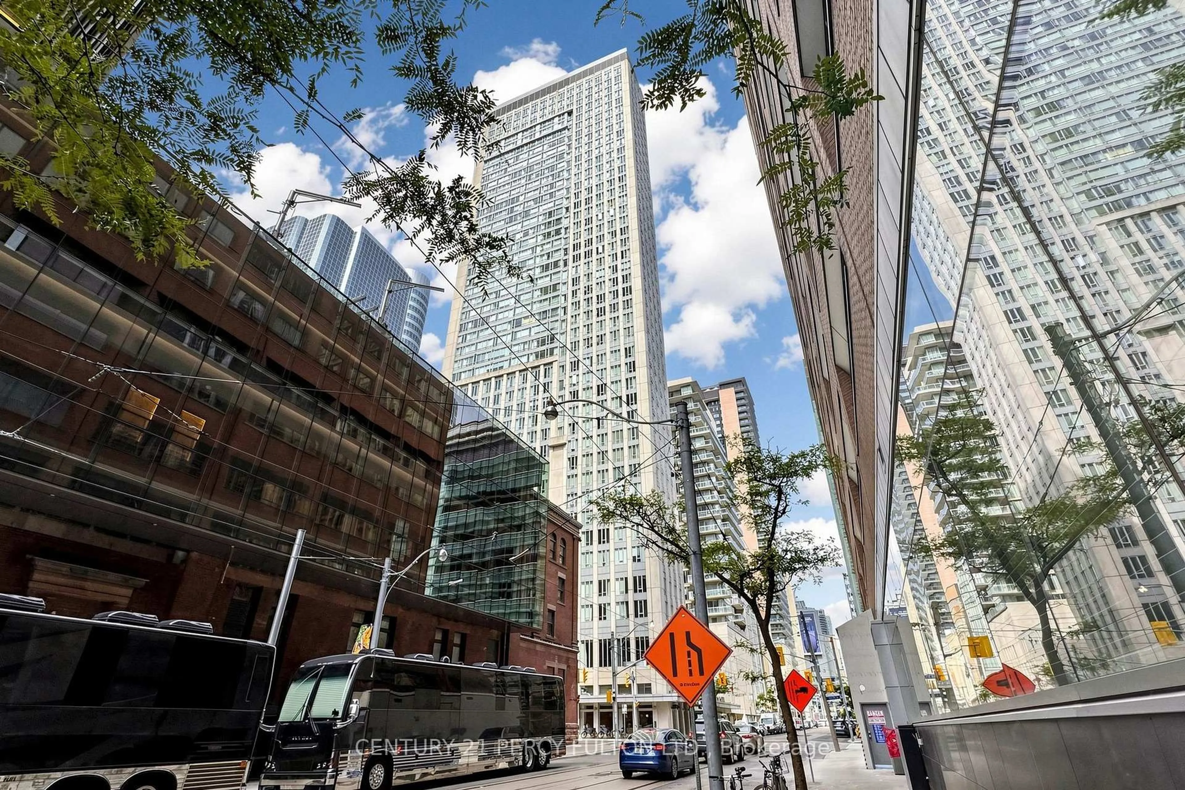 Patio, street for 210 Victoria St #4106, Toronto Ontario M5B 2R3