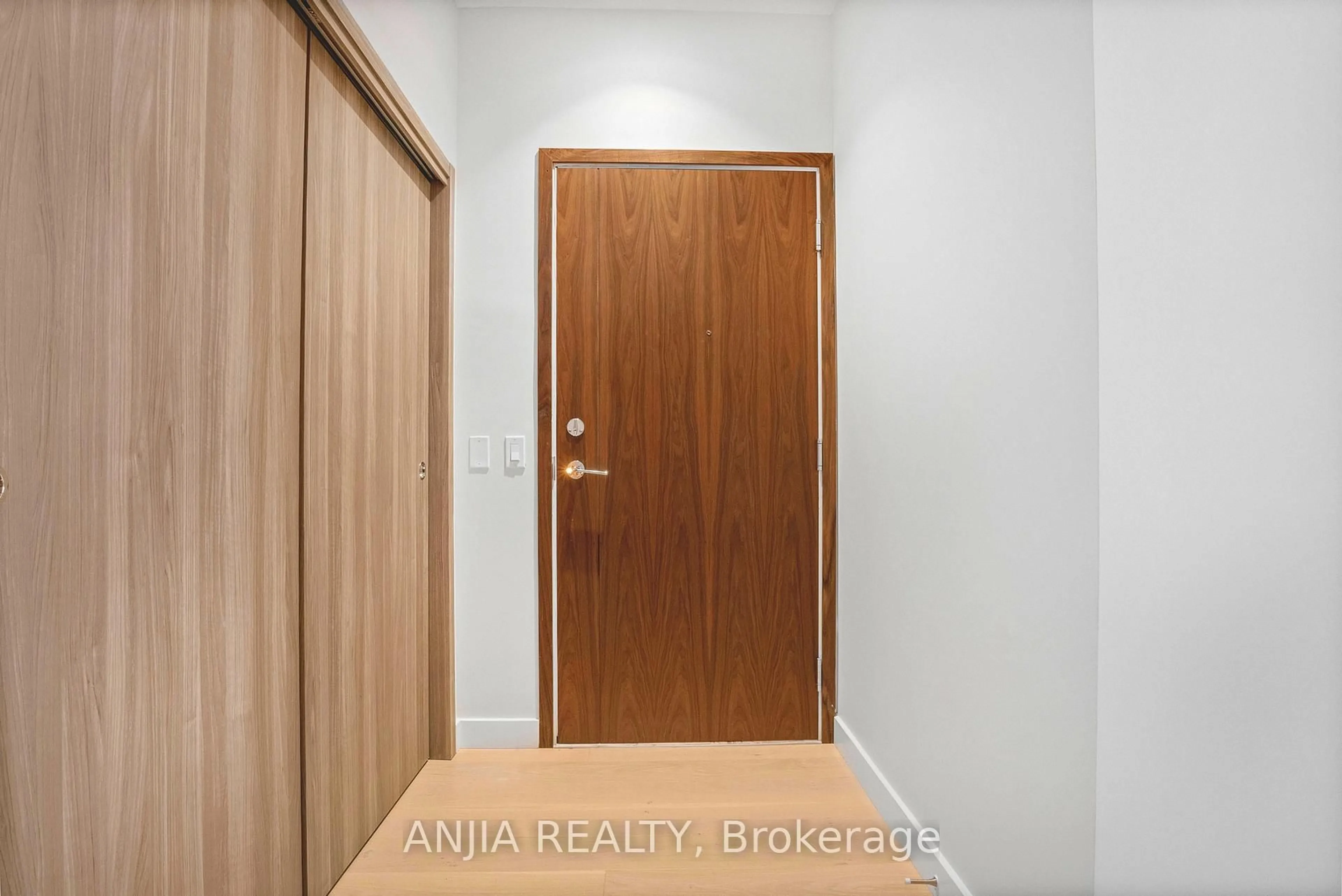 Indoor entryway for 85 McMahon Dr #TH607, Toronto Ontario M2K 0H2