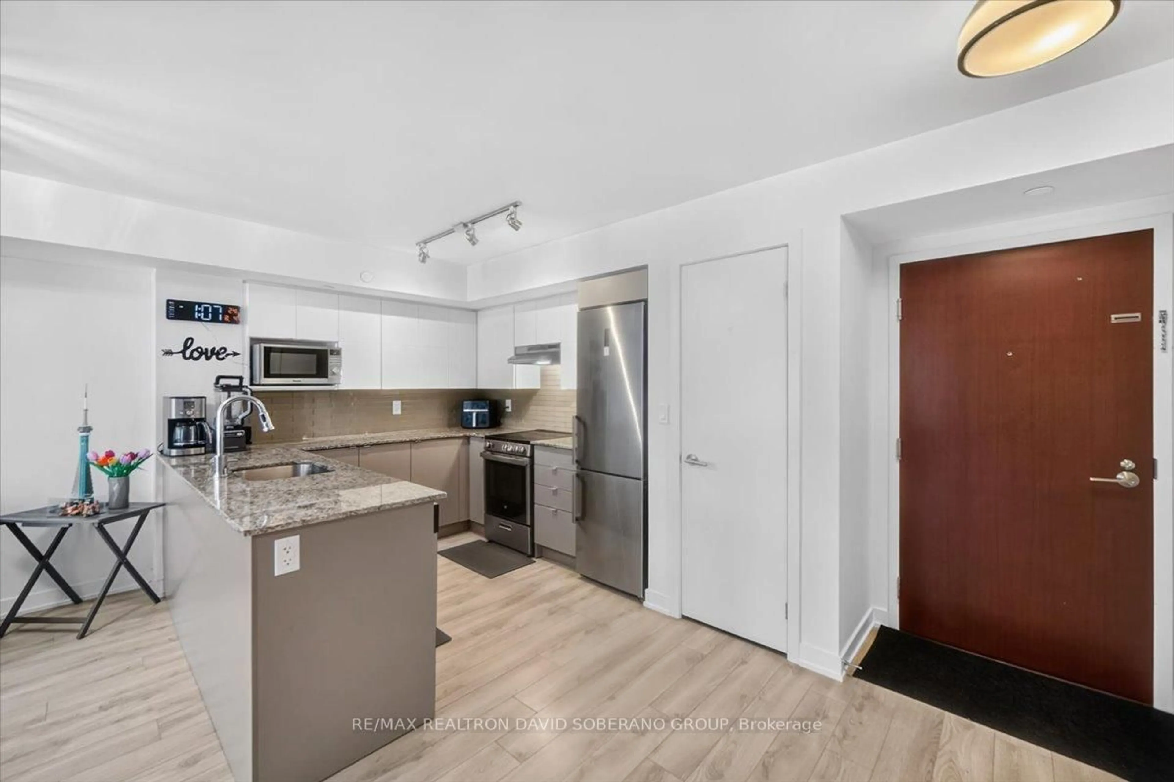 Open concept kitchen, unknown for 112 Varna Dr #4, Toronto Ontario M6A 0C6